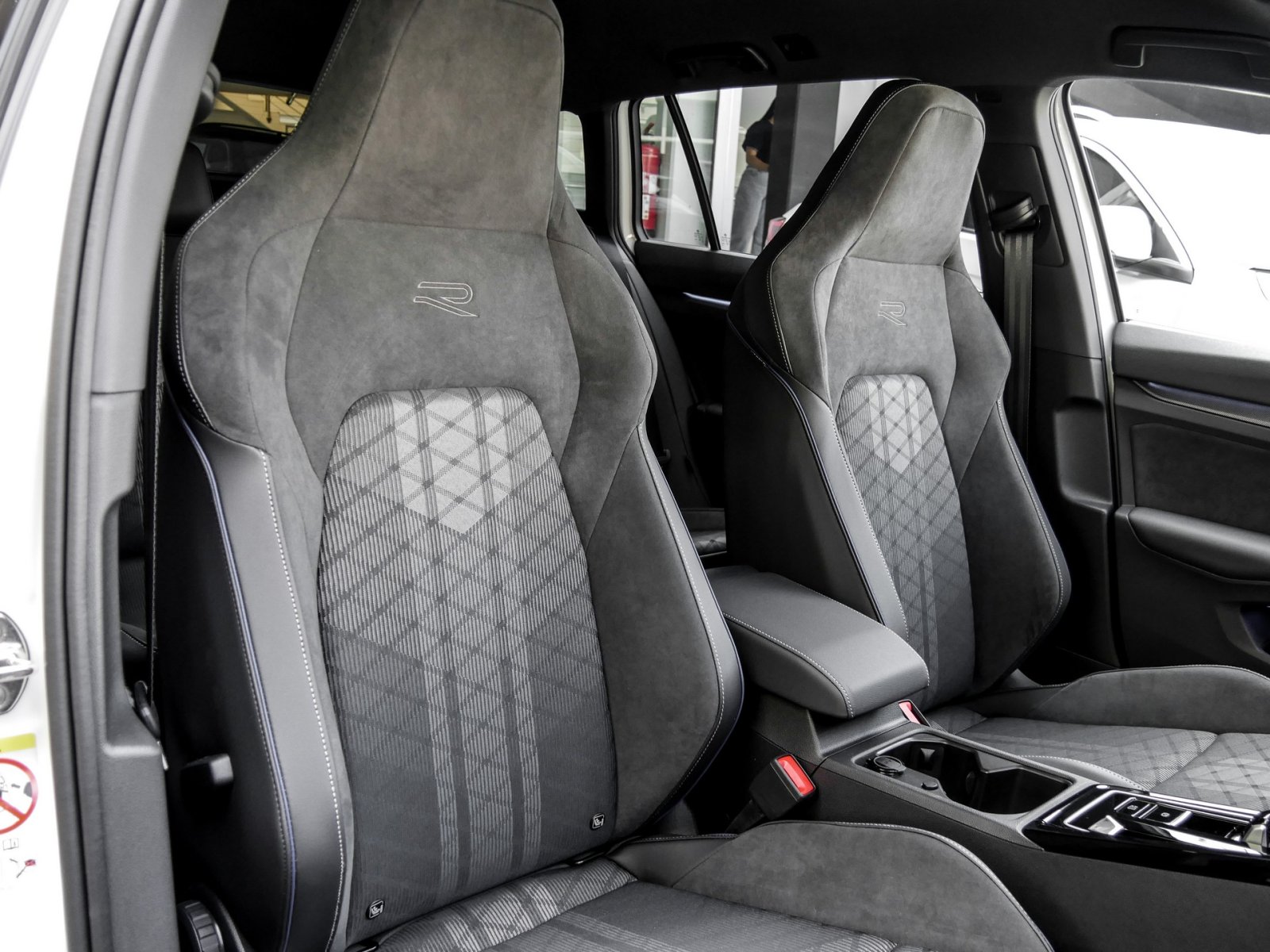 Volkswagen Golf Variant 1.5 R-LINE DSG BLACKSTYLE eKLAPPE