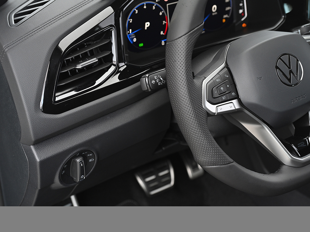 Volkswagen T-Roc Cabrio 1.5 R-LINE DSG BLACKSTYLE LEDER CAM