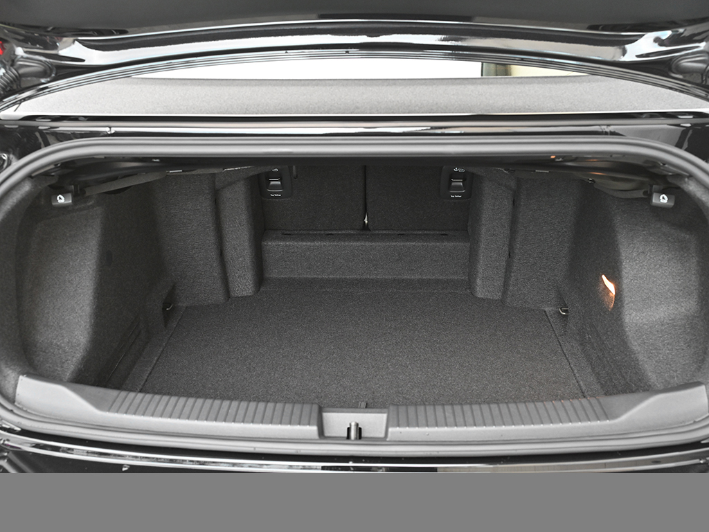 Volkswagen T-Roc Cabrio 1.5 R-LINE DSG BLACKSTYLE LEDER CAM