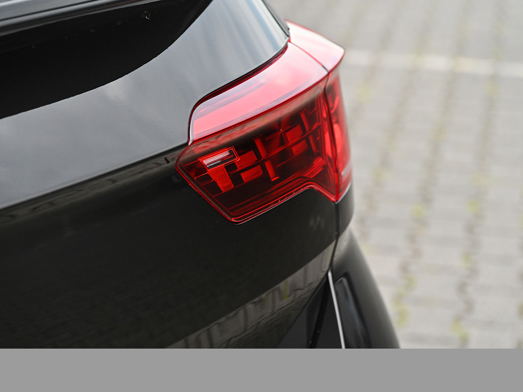 Volkswagen T-Roc Cabrio 1.5 R-LINE DSG BLACKSTYLE LEDER CAM