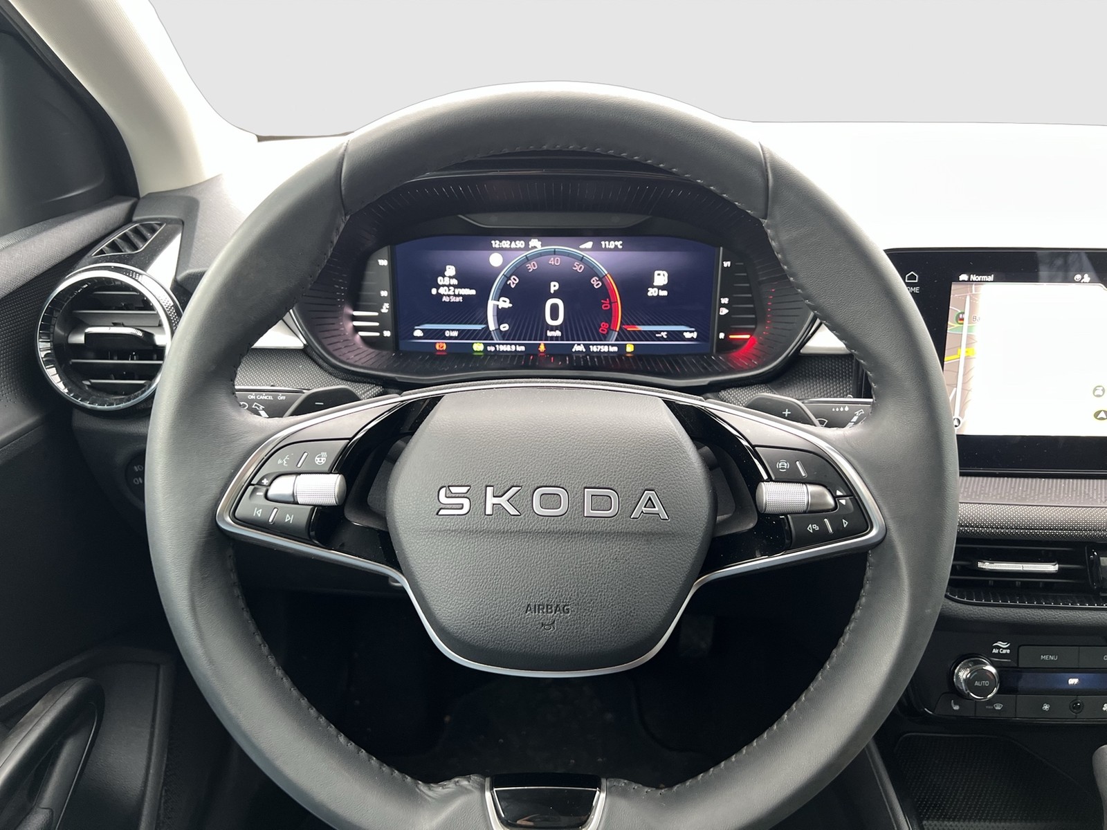 Skoda Fabia 1.0 TOUR CAM NAVI AHK-VORBEREITUNG SITZHZ.