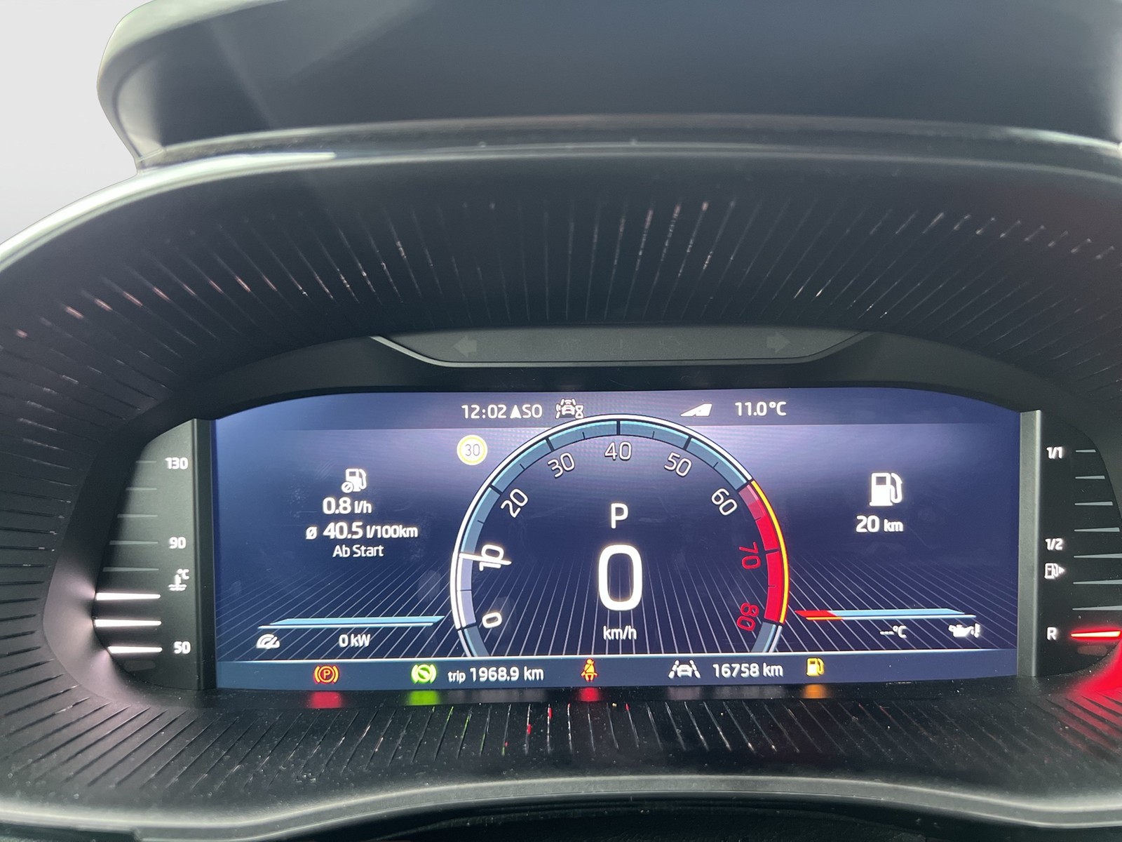 Skoda Fabia 1.0 TOUR CAM NAVI AHK-VORBEREITUNG SITZHZ.