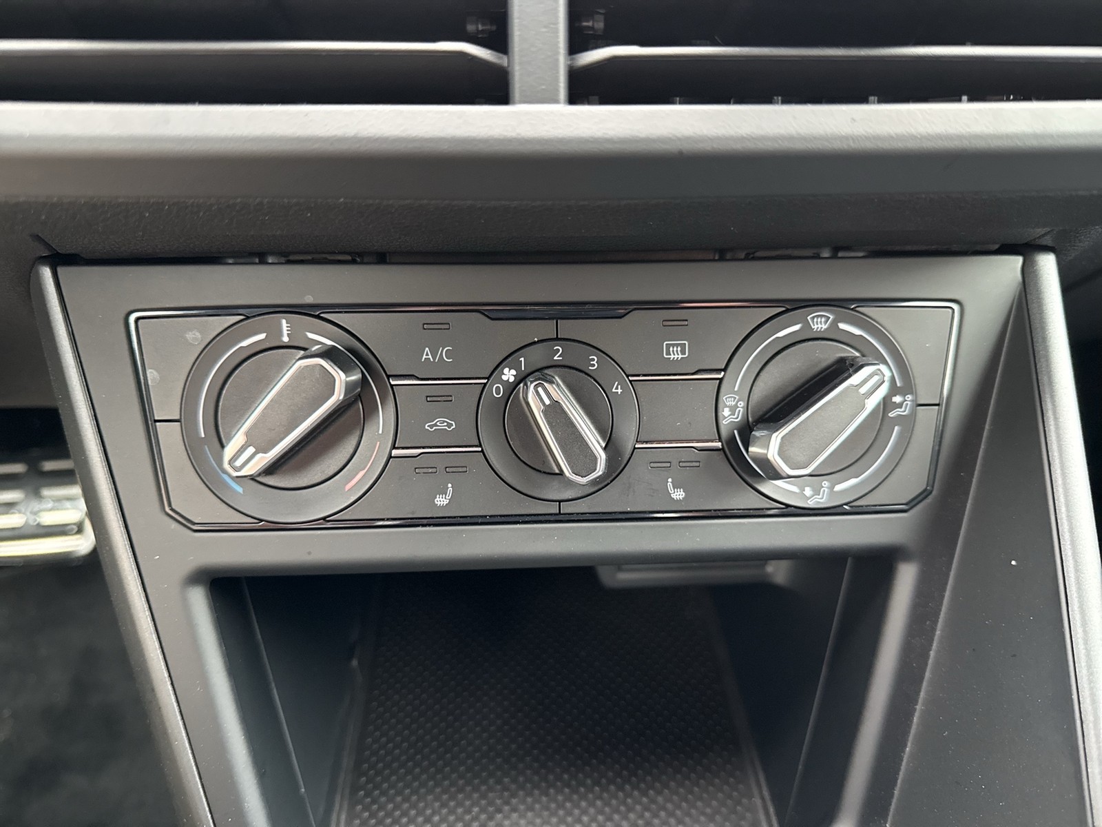 Volkswagen Taigo 1.0 R-LINE LM17 MATRIX CARPLAY SITZHEIZUNG