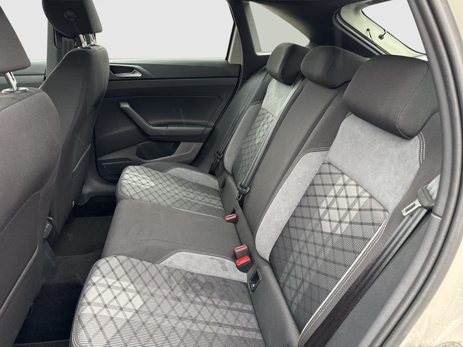 Volkswagen Taigo 1.0 R-LINE LM17 MATRIX CARPLAY SITZHEIZUNG