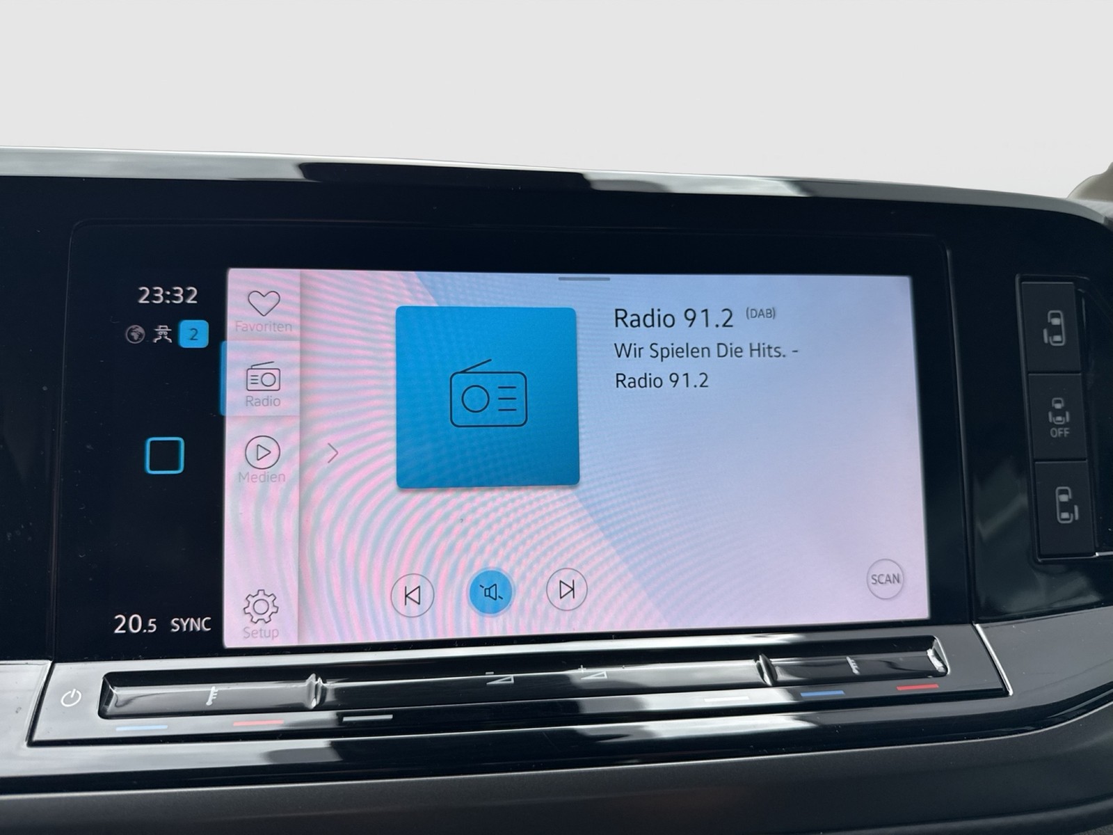 Volkswagen T7 Multivan 2.0 Kurz 7SITZE AHK ACC NAVI ALU LED