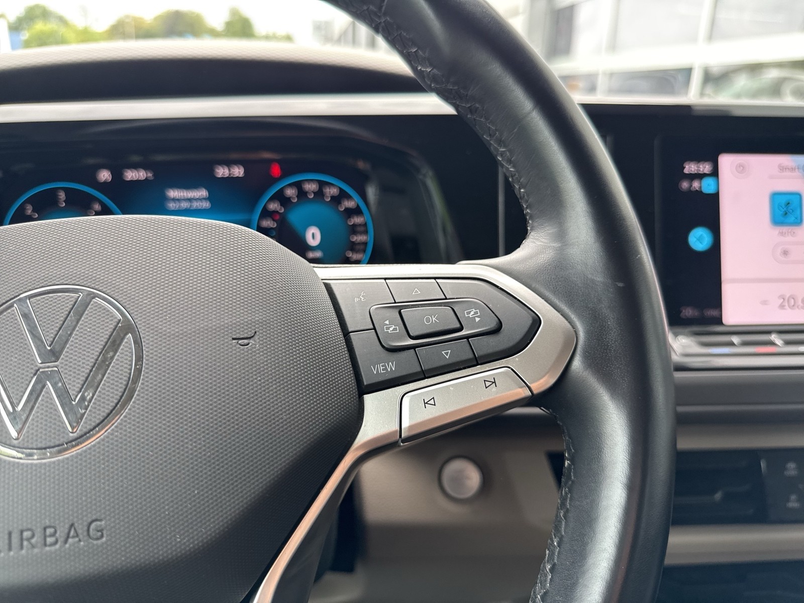 Volkswagen T7 Multivan 2.0 Kurz 7SITZE AHK ACC NAVI ALU LED