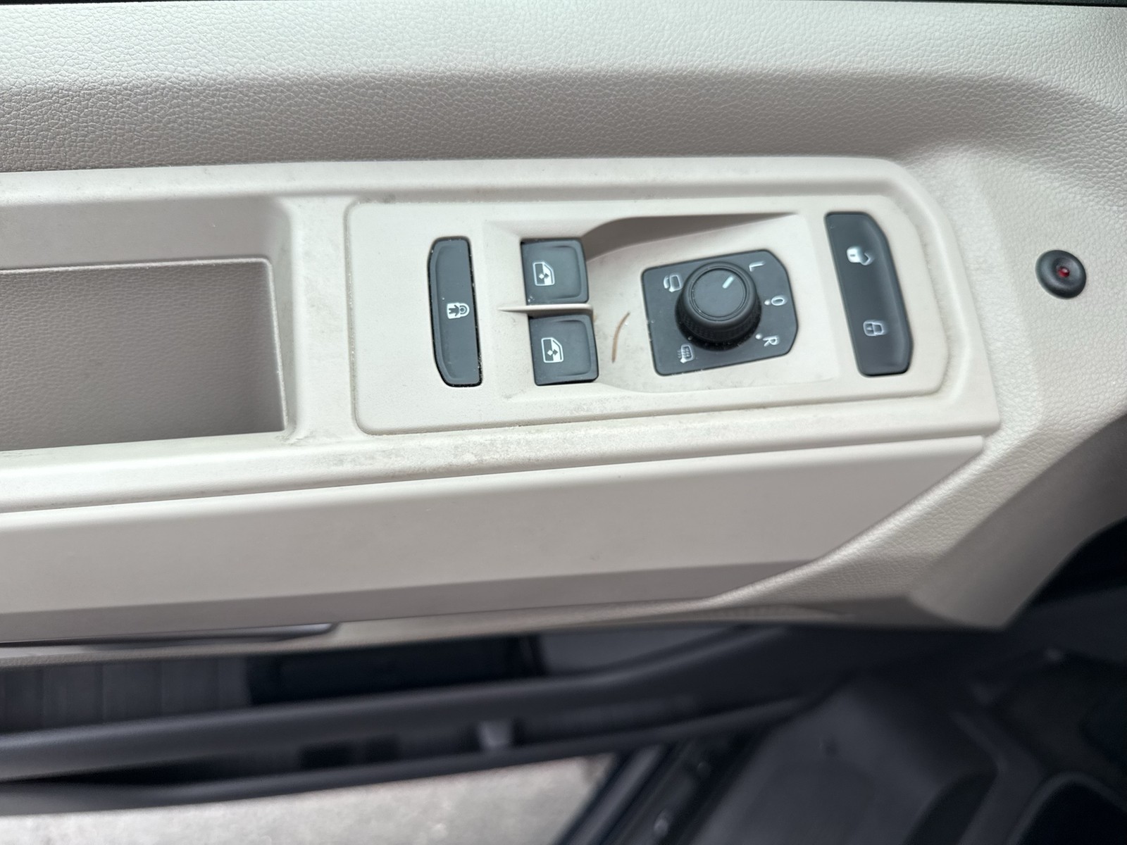 Volkswagen T7 Multivan 2.0 Kurz 7SITZE AHK ACC NAVI ALU LED