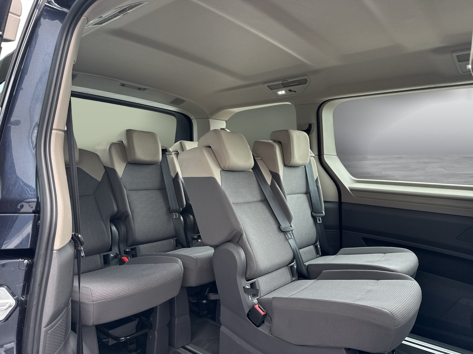Volkswagen T7 Multivan 2.0 Kurz 7SITZE AHK ACC NAVI ALU LED