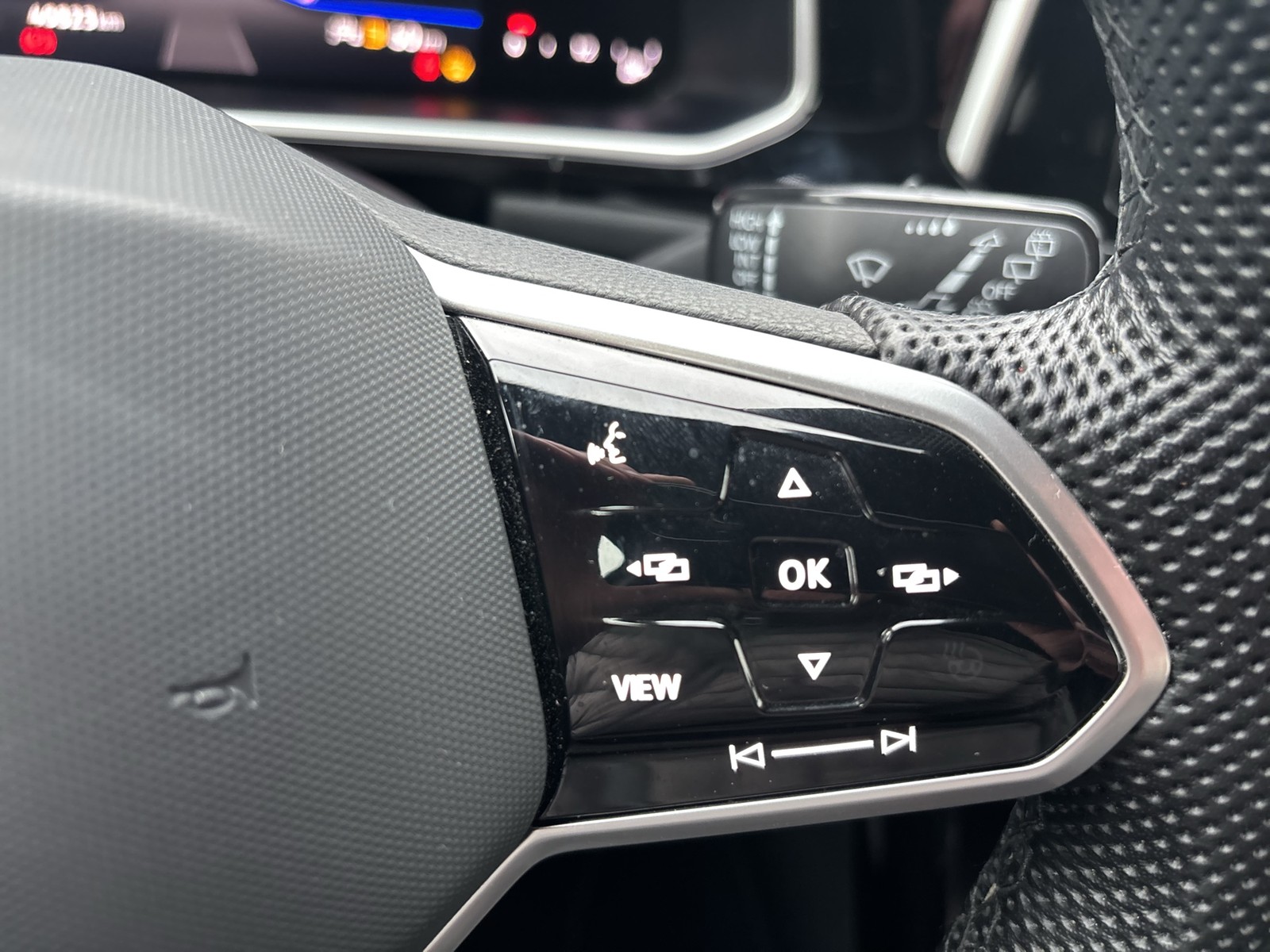 Volkswagen T-Roc 1.0 R-LINE CAM ACC NAVI LM17 LED+ CARPLAY