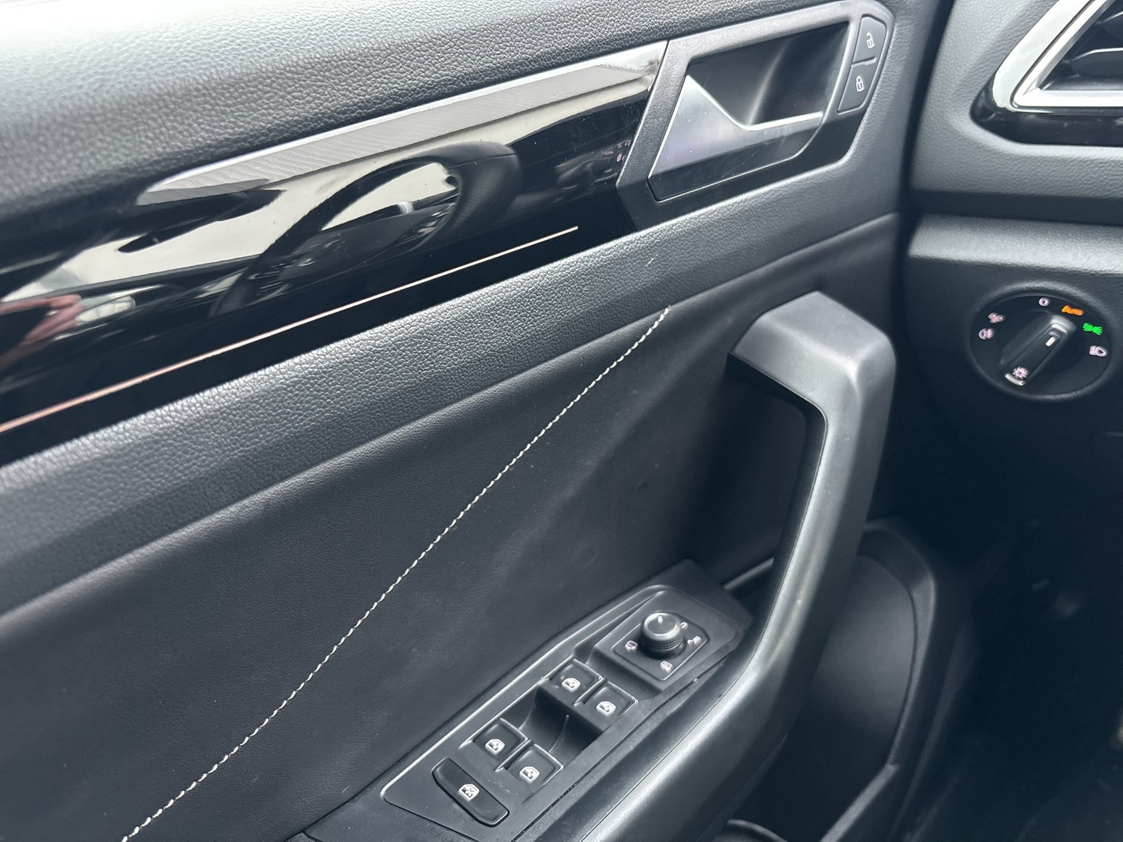 Volkswagen T-Roc 1.0 R-LINE CAM ACC NAVI LM17 LED+ CARPLAY