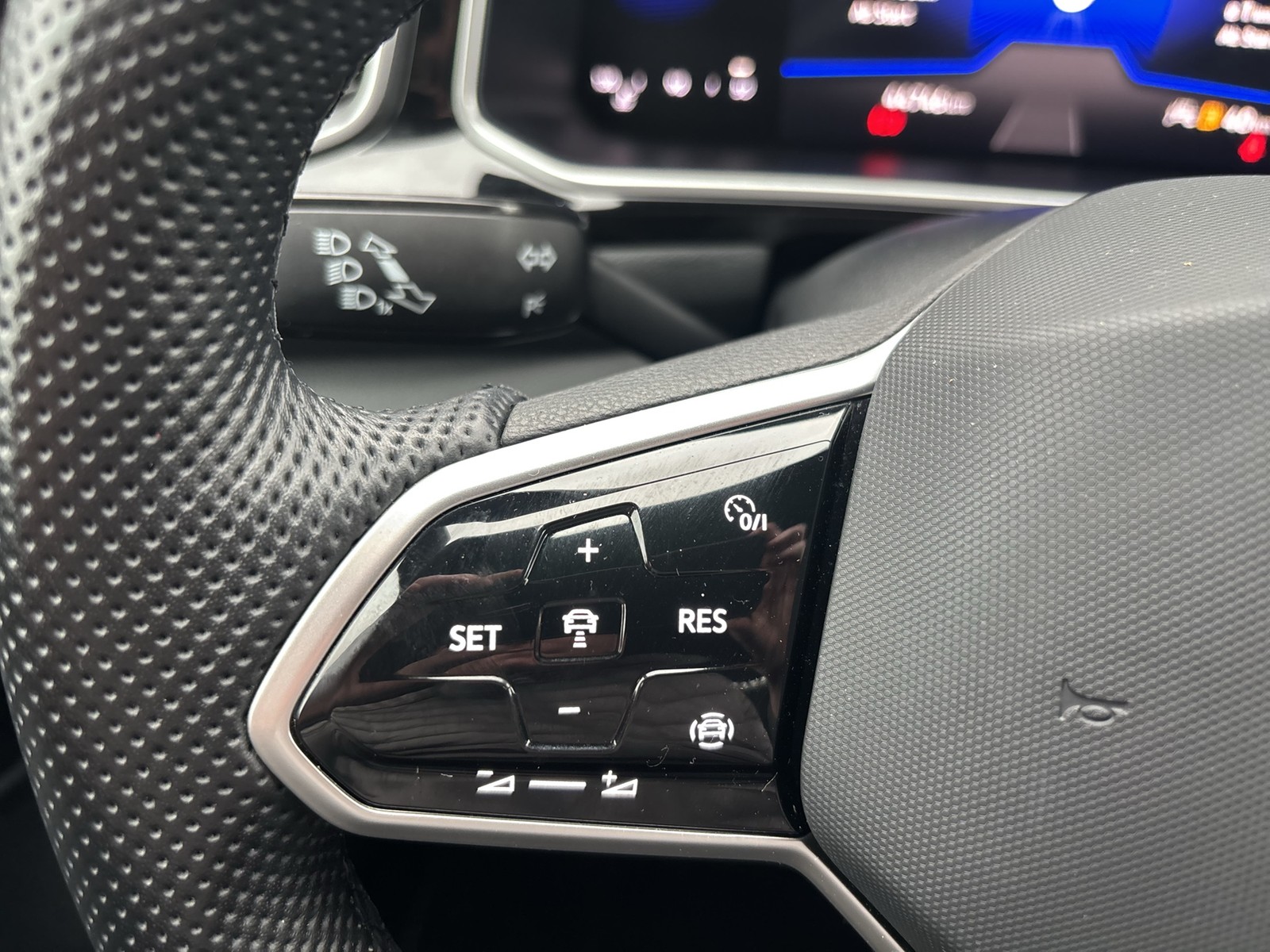 Volkswagen T-Roc 1.0 R-LINE CAM ACC NAVI LM17 LED+ CARPLAY