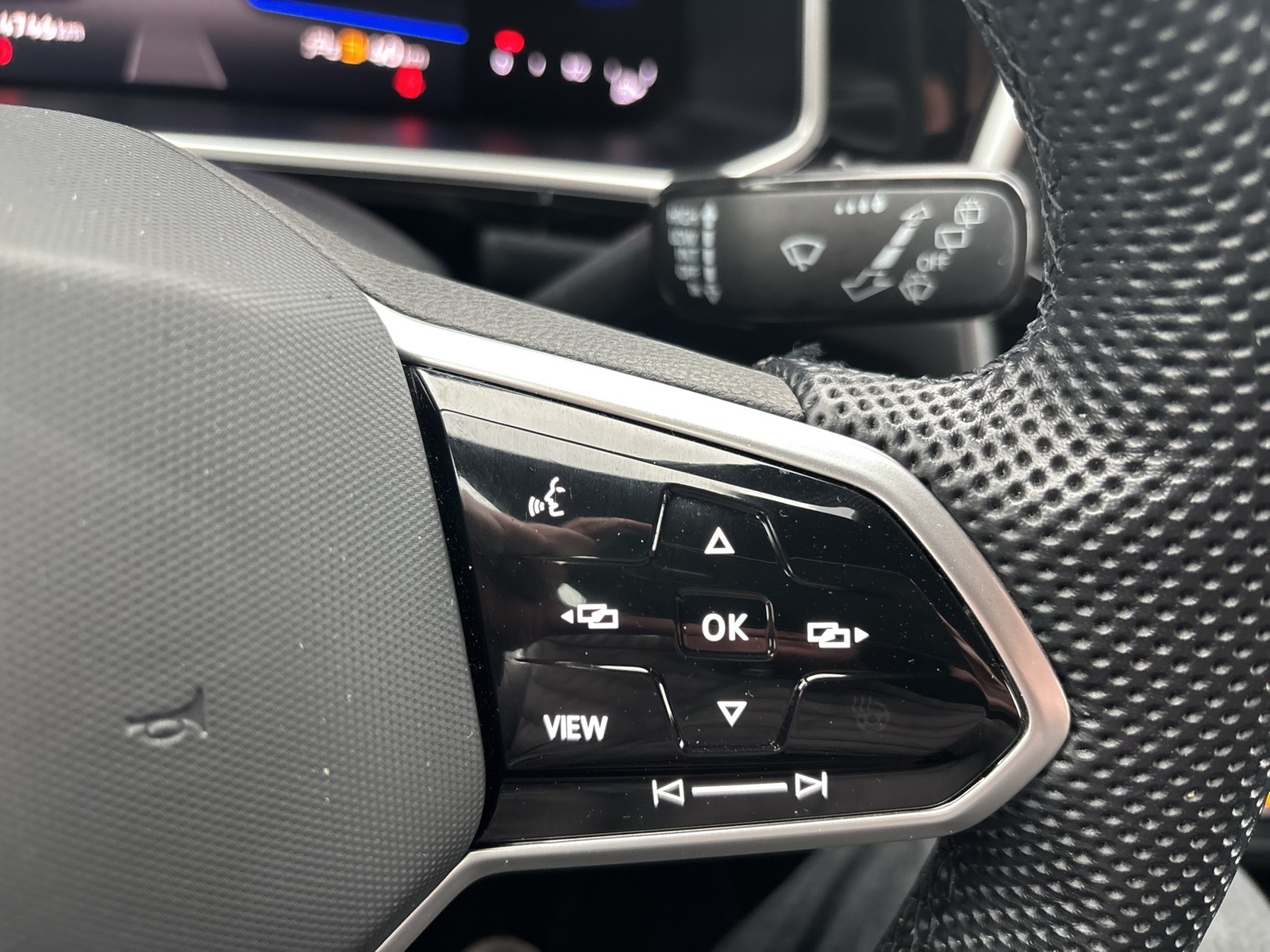 Volkswagen T-Roc 1.0 R-LINE CAM ACC NAVI LM17 LED+ CARPLAY