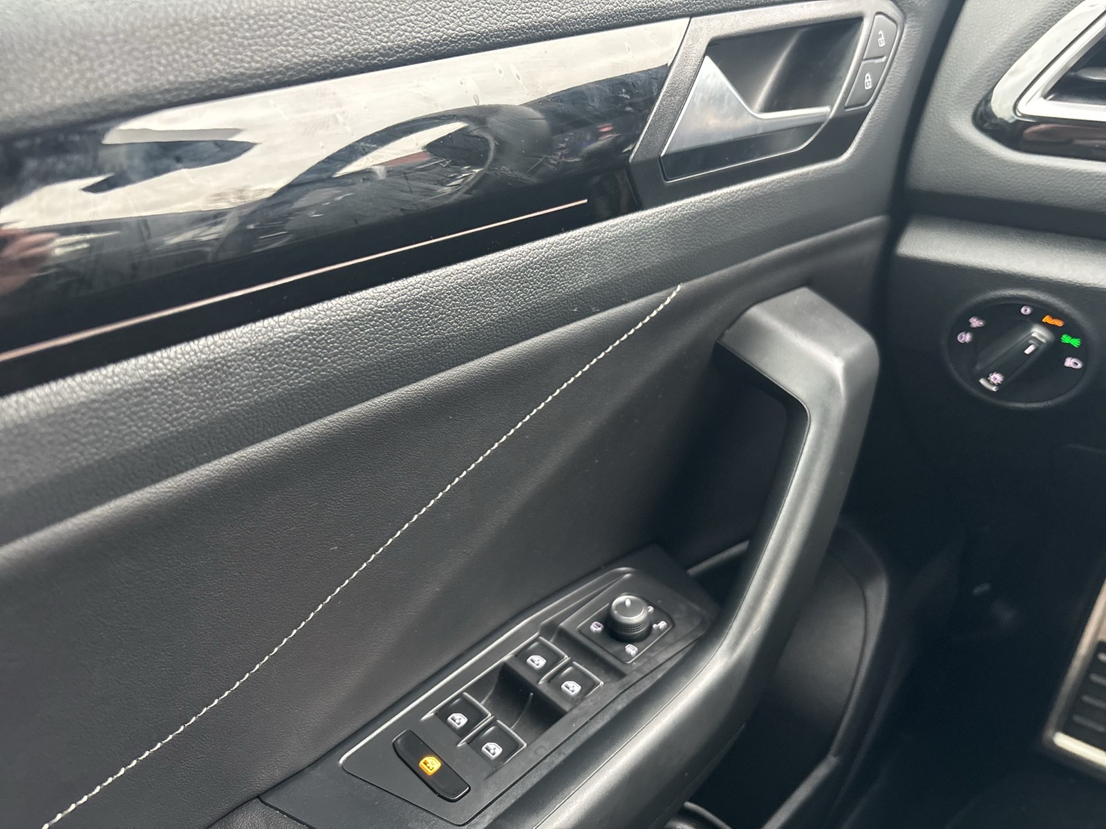 Volkswagen T-Roc 1.0 R-LINE CAM ACC NAVI LM17 LED+ CARPLAY