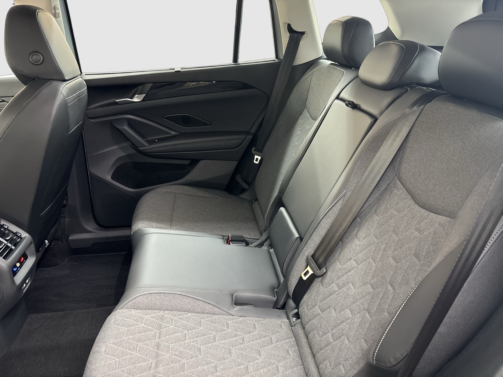 Volkswagen Tayron 1.5 eTSI LIFE AHK CAM ACC LM18 NAVI