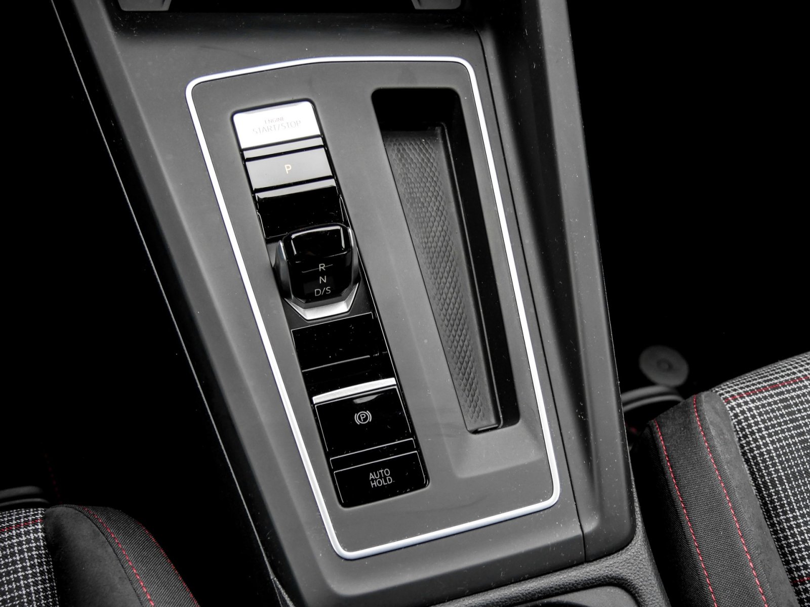 Volkswagen Golf VIII 2.0 GTI CAM ACC NAVI LM17 SITZHEIZUNG