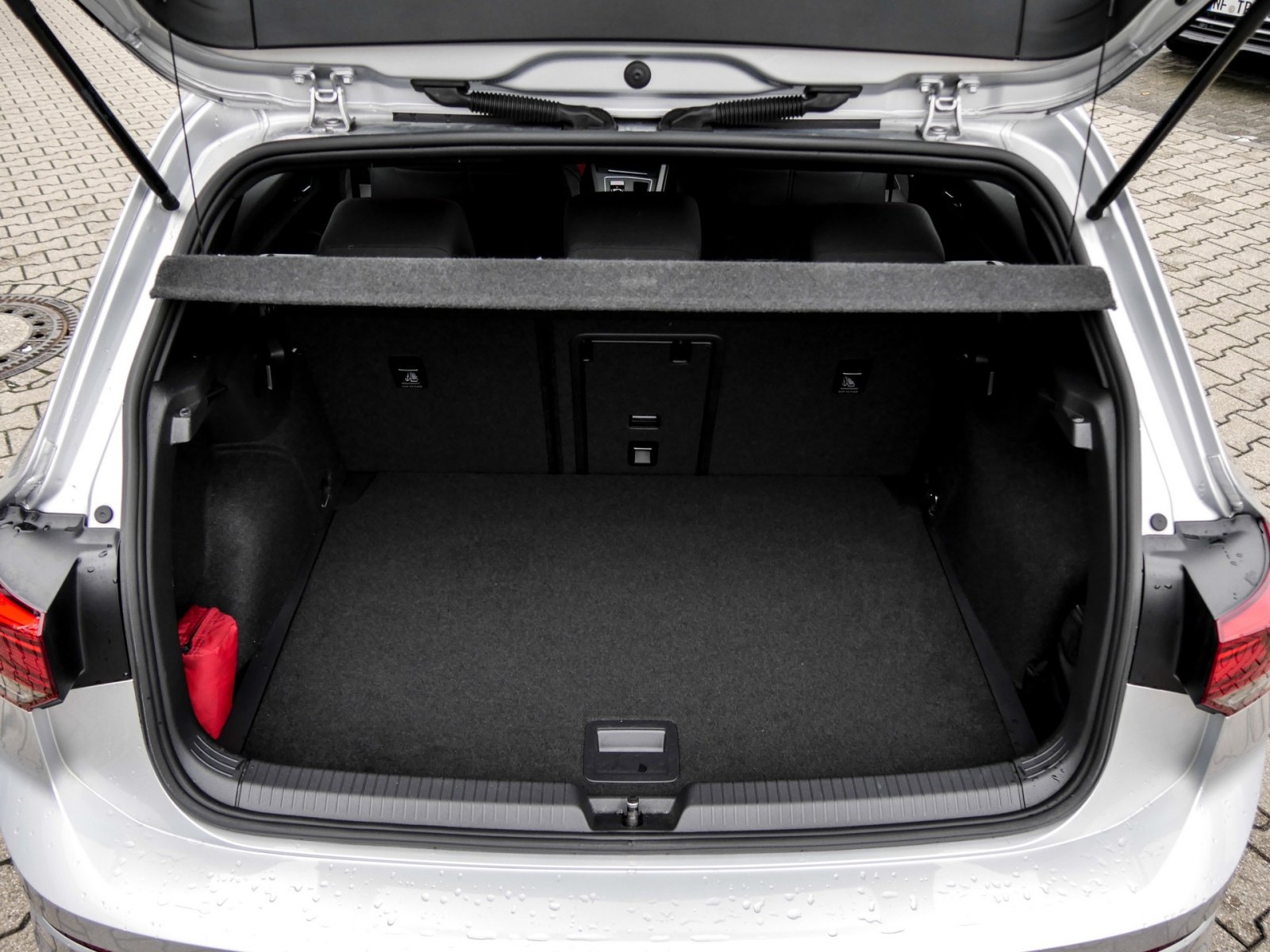 Volkswagen Golf VIII 2.0 GTI CAM ACC NAVI LM17 SITZHEIZUNG