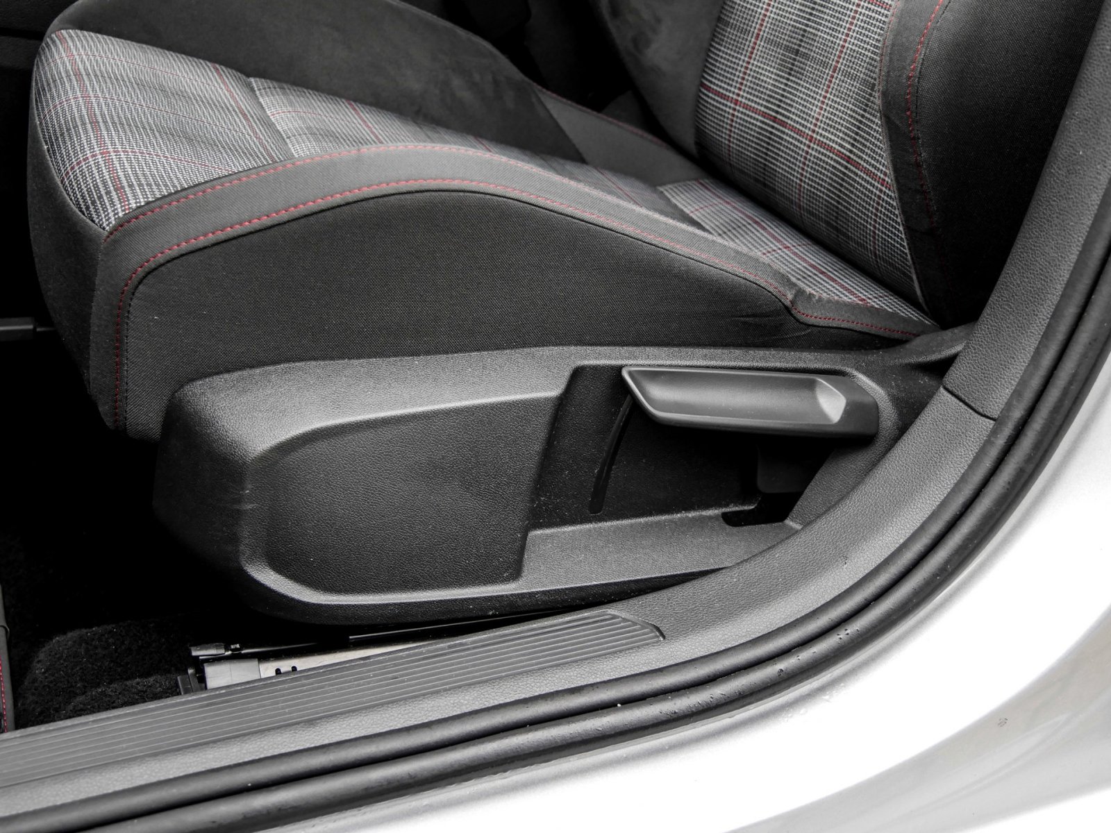 Volkswagen Golf VIII 2.0 GTI CAM ACC NAVI LM17 SITZHEIZUNG