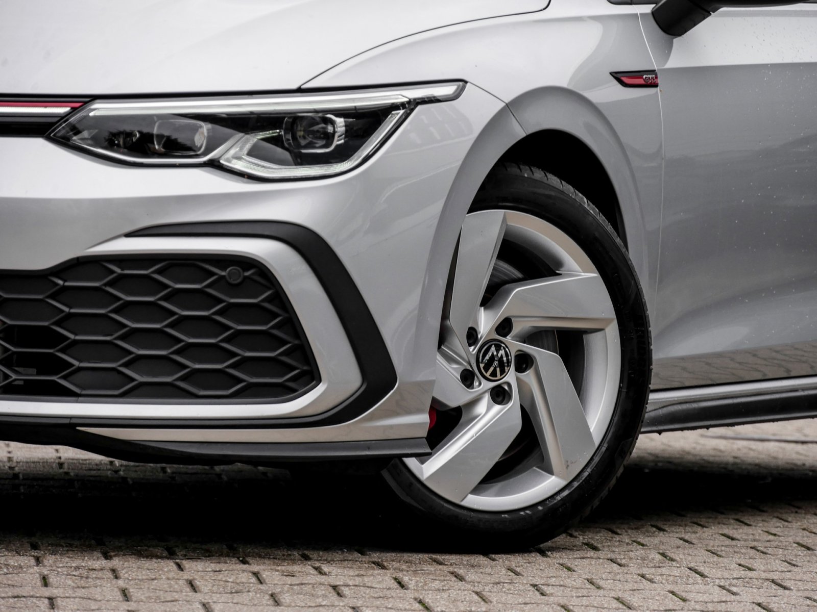 Volkswagen Golf VIII 2.0 GTI CAM ACC NAVI LM17 SITZHEIZUNG