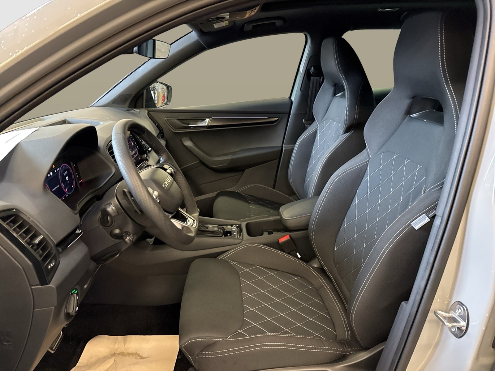 Skoda Karoq 2.0 SPORTLINE 4X4 PANO AHK CAM ACC LM18
