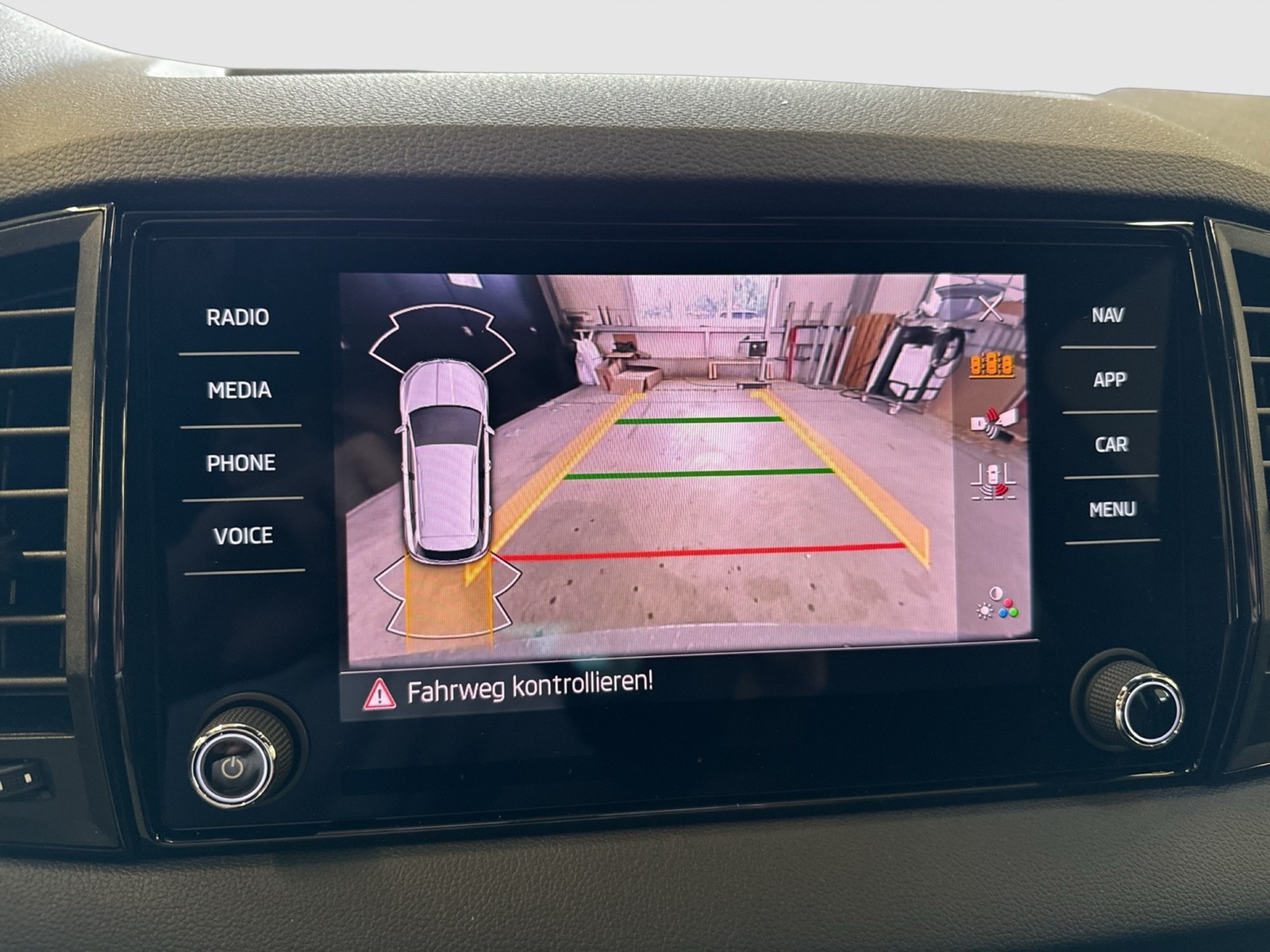Skoda Karoq 2.0 SPORTLINE 4X4 PANO AHK CAM ACC LM18