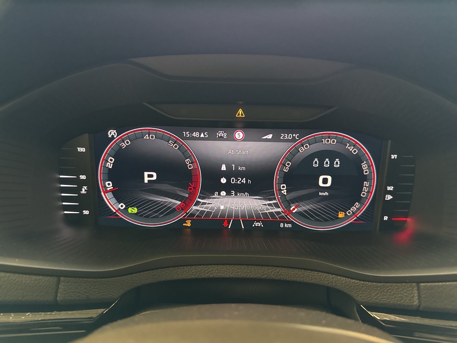 Skoda Karoq 2.0 SPORTLINE 4X4 PANO AHK CAM ACC LM18