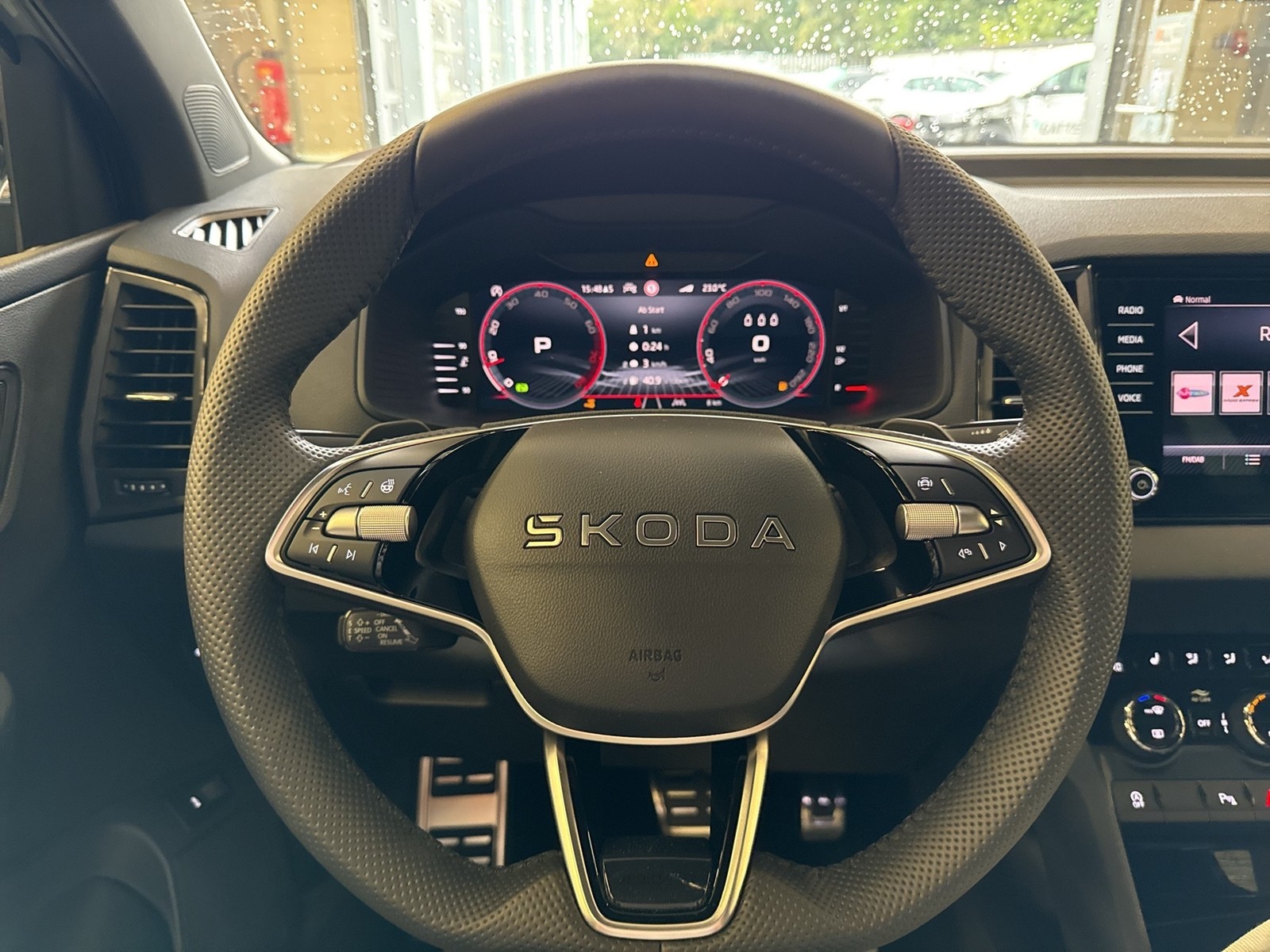 Skoda Karoq 2.0 SPORTLINE 4X4 PANO AHK CAM ACC LM18