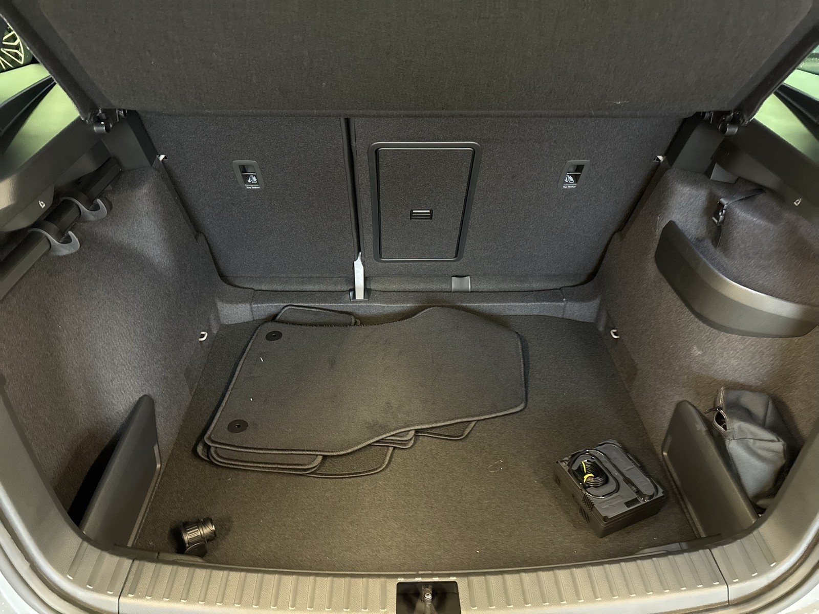 Skoda Karoq 2.0 SPORTLINE 4X4 PANO AHK CAM ACC LM18