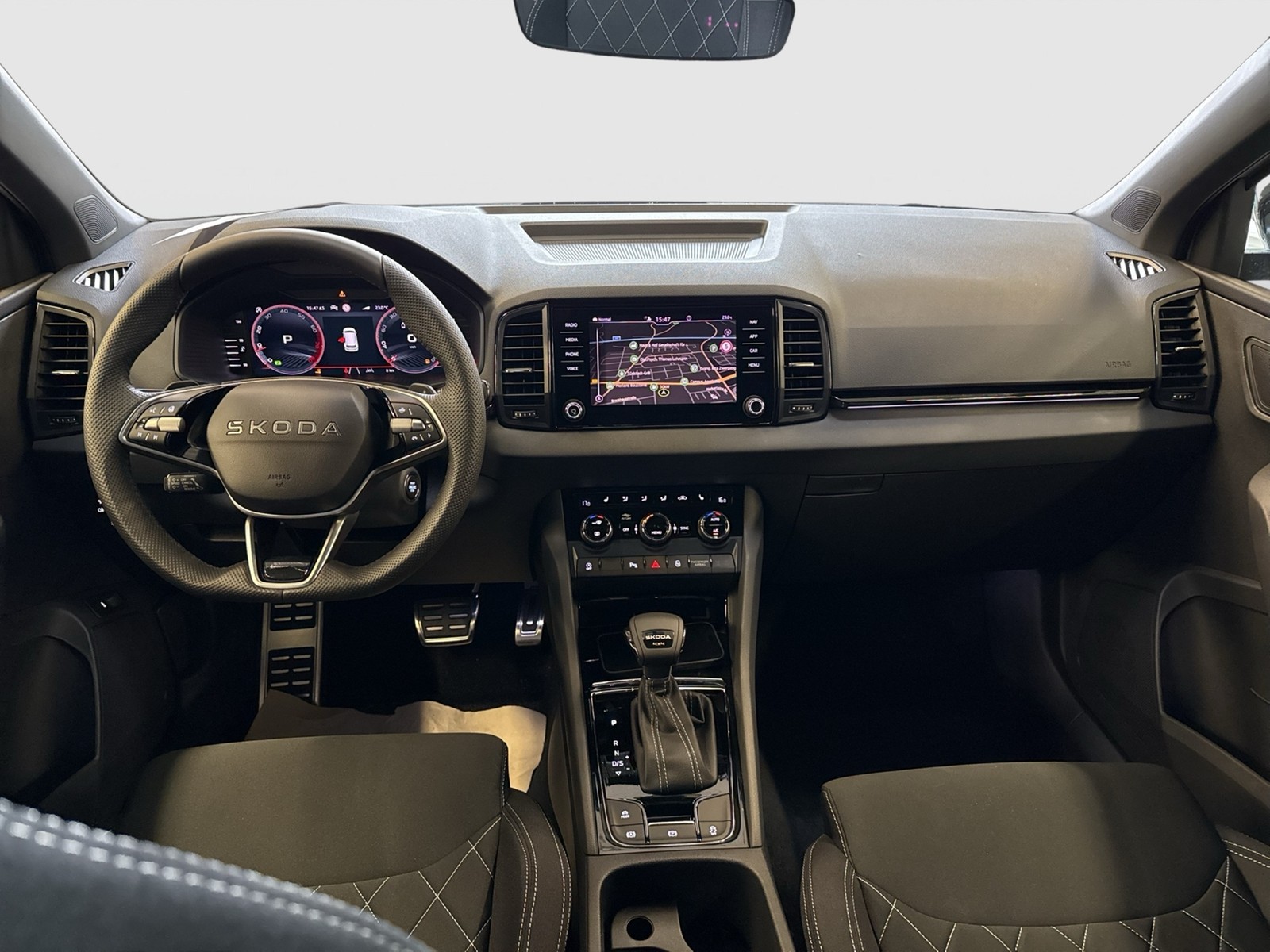 Skoda Karoq 2.0 SPORTLINE 4X4 PANO AHK CAM ACC LM18