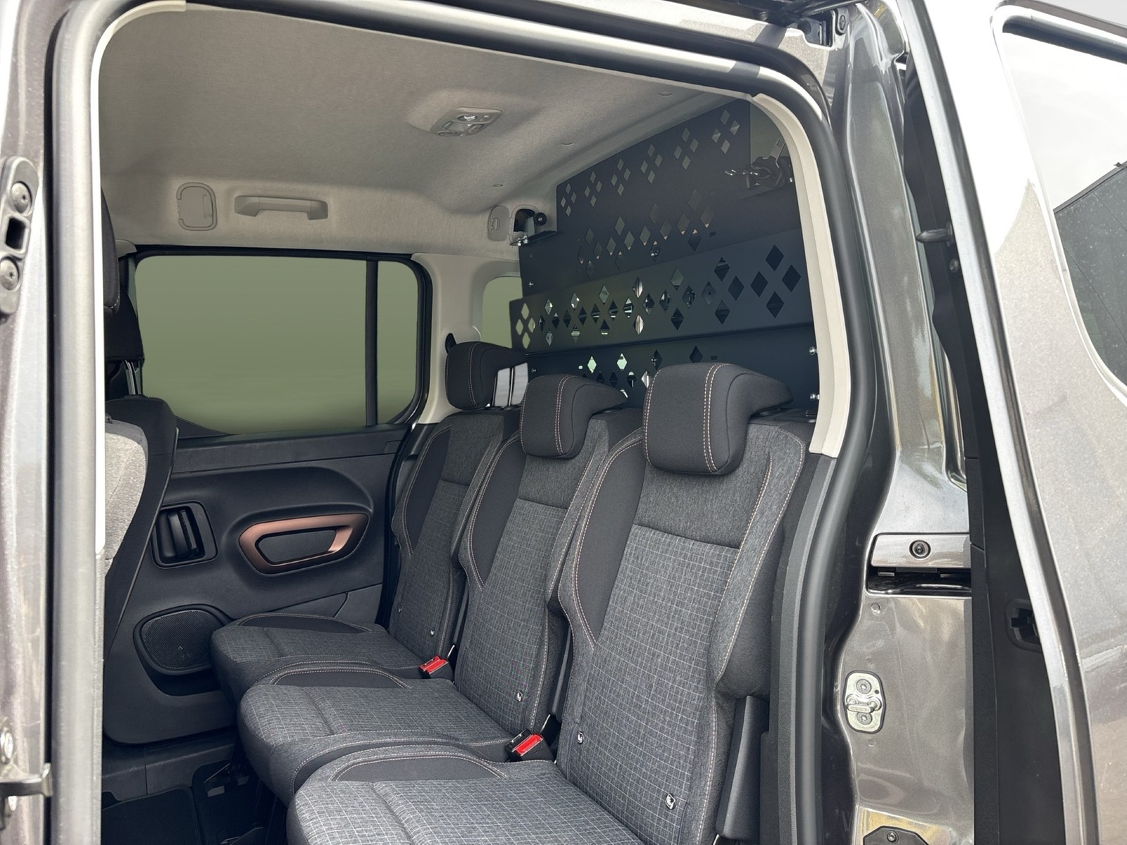 Peugeot Rifter 1.5 GT L1 CAM NAVI ALU CARPLAY SITZHEIZ.