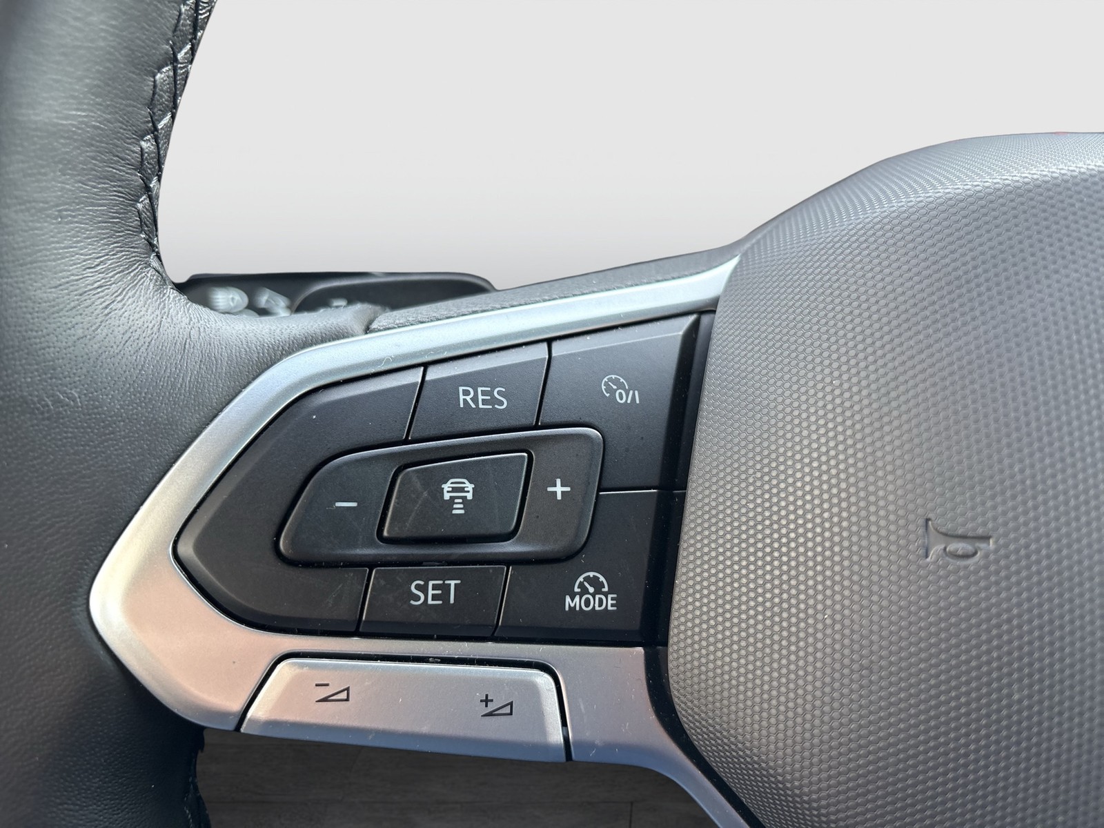 Volkswagen Touareg HYBRID ELEGANCE NEUESMODELL PANO AHK CAM