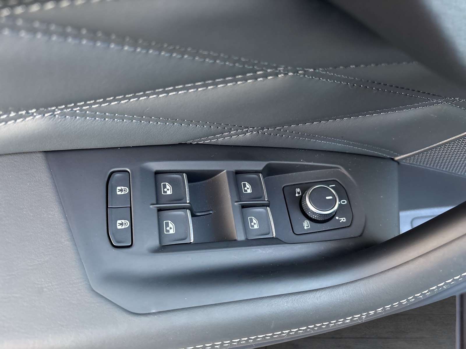 Volkswagen Touareg HYBRID ELEGANCE NEUESMODELL PANO AHK CAM