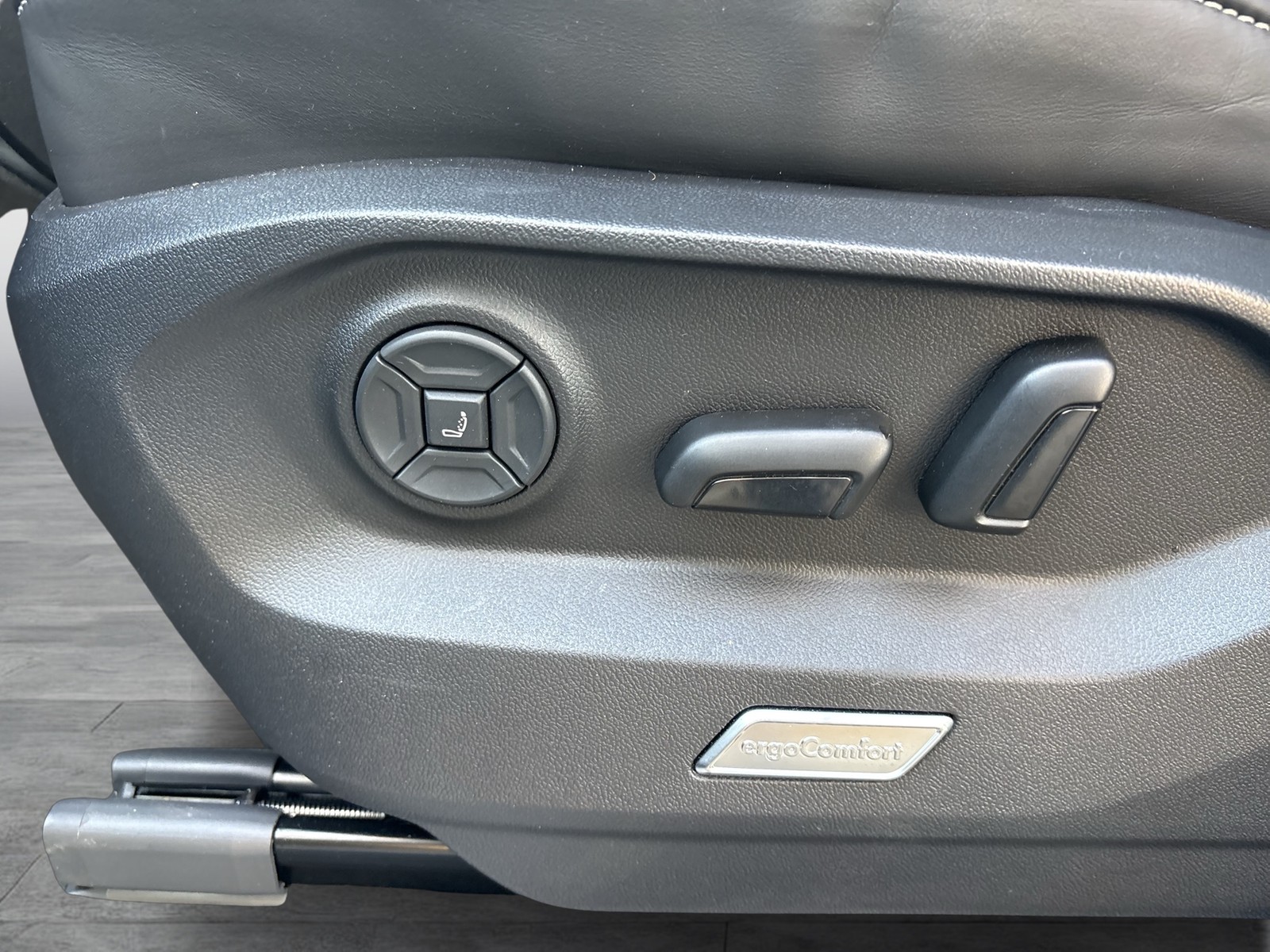 Volkswagen Touareg HYBRID ELEGANCE NEUESMODELL PANO AHK CAM