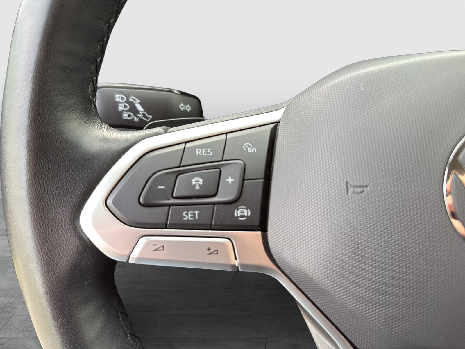 Volkswagen Tiguan 2.0 ELEGANCE CAM ACC LM19 NAVI SITZHEIZ.