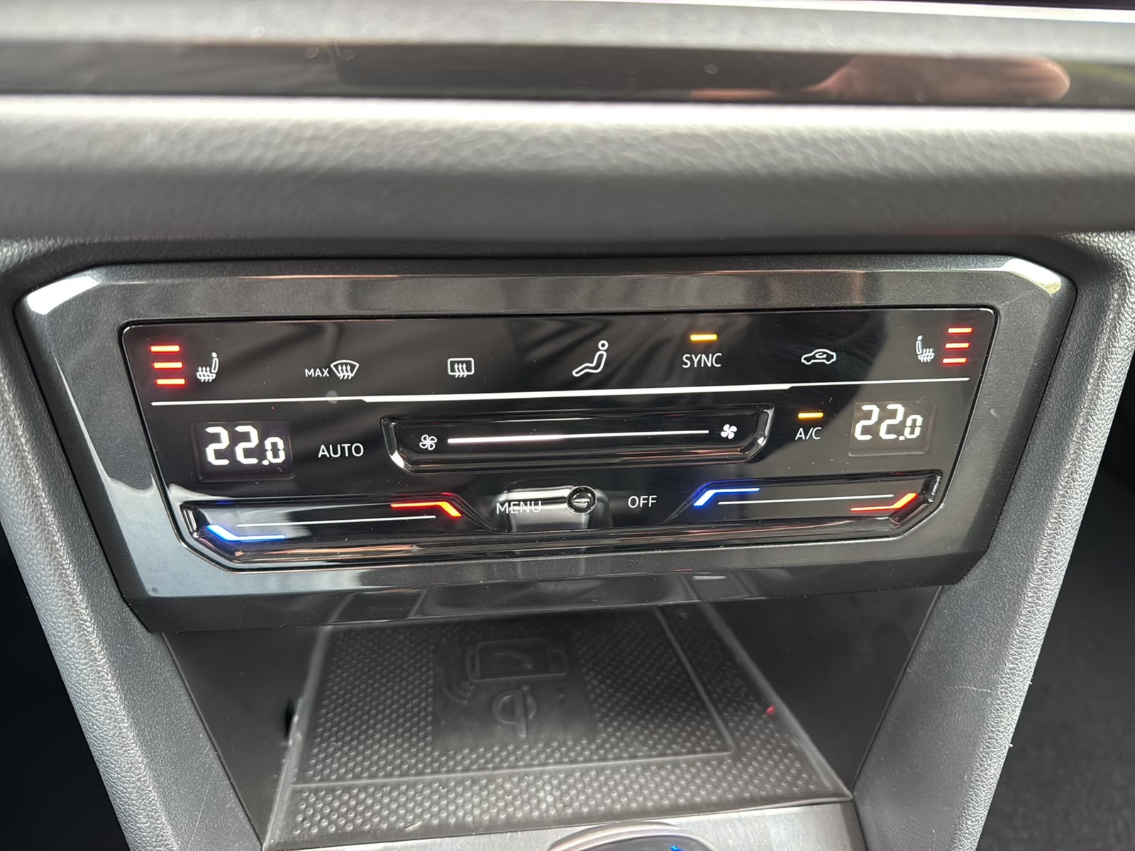 Volkswagen Tiguan 2.0 ELEGANCE CAM ACC LM19 NAVI SITZHEIZ.