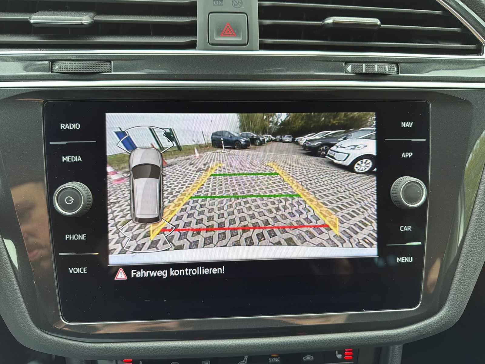 Volkswagen Tiguan 2.0 ELEGANCE CAM ACC LM19 NAVI SITZHEIZ.