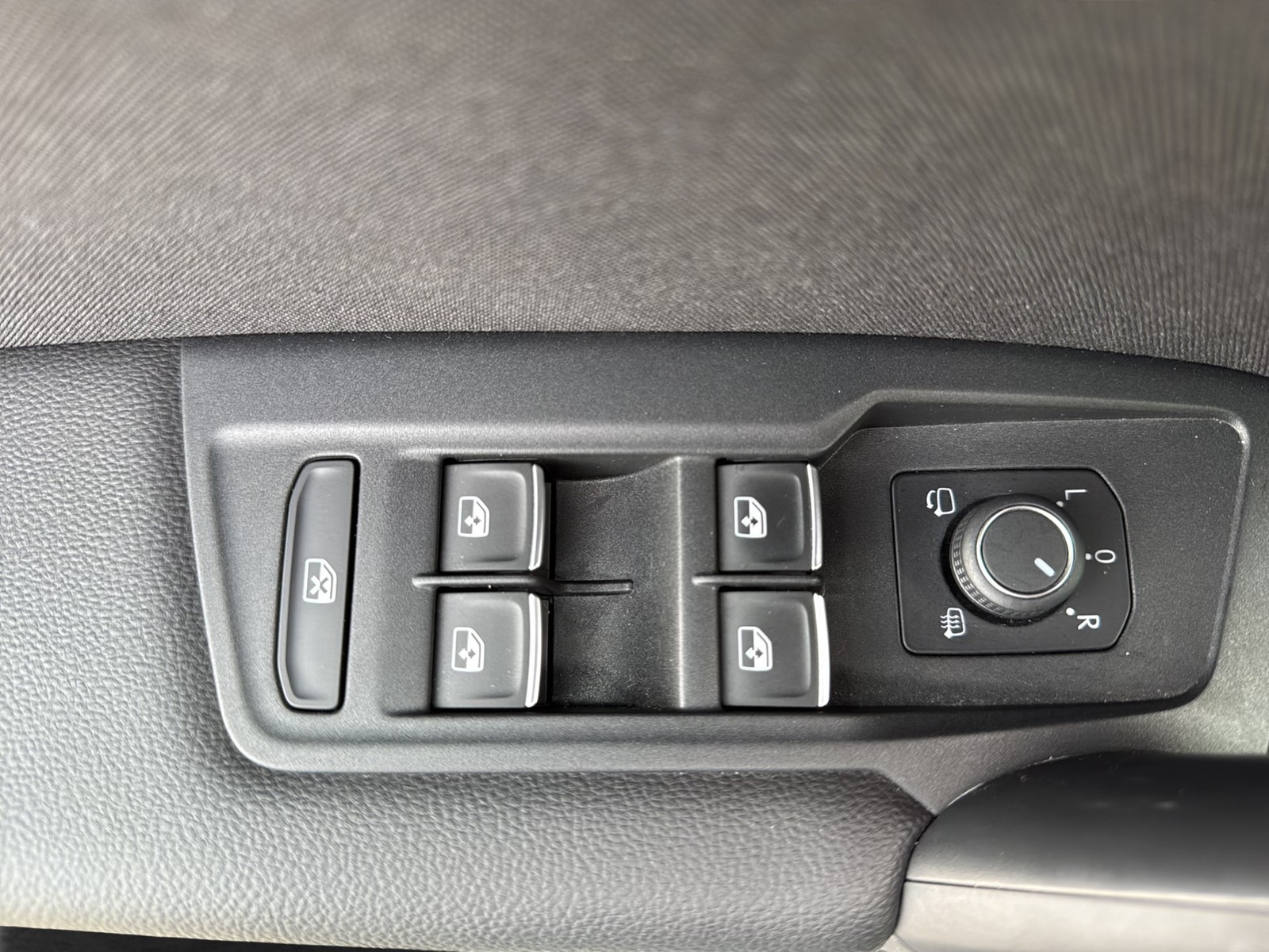 Volkswagen Tiguan 2.0 ELEGANCE CAM ACC LM19 NAVI SITZHEIZ.