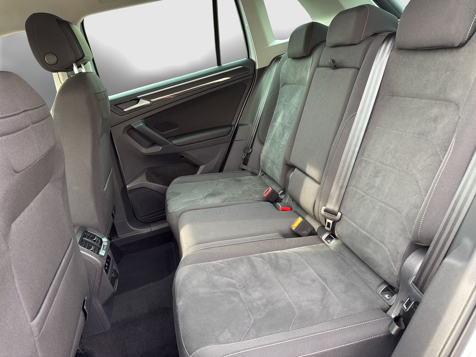 Volkswagen Tiguan 2.0 ELEGANCE CAM ACC LM19 NAVI SITZHEIZ.