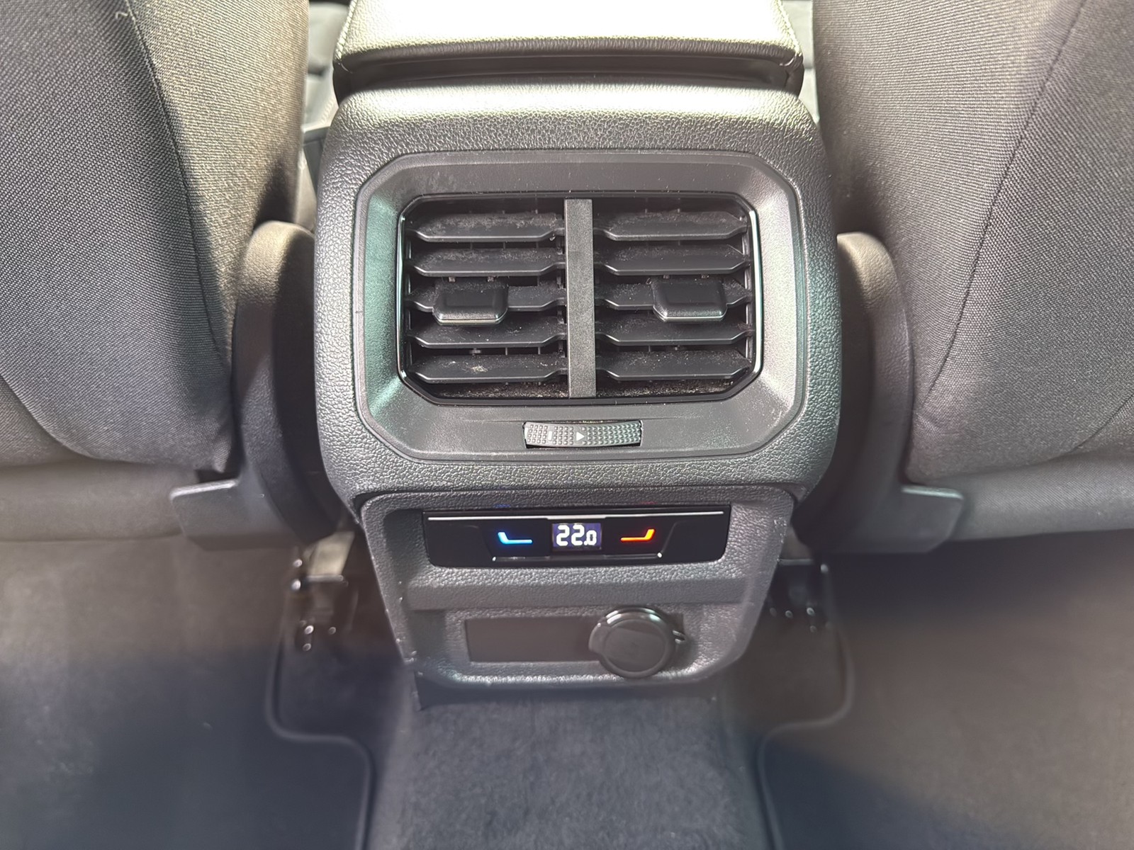 Volkswagen Tiguan 2.0 ELEGANCE CAM ACC LM19 NAVI SITZHEIZ.