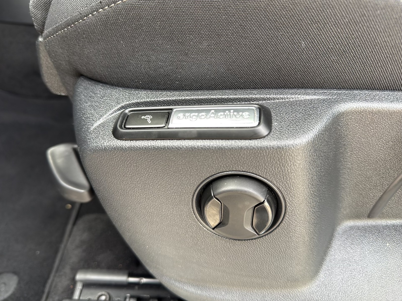 Volkswagen Tiguan 2.0 ELEGANCE CAM ACC LM19 NAVI SITZHEIZ.