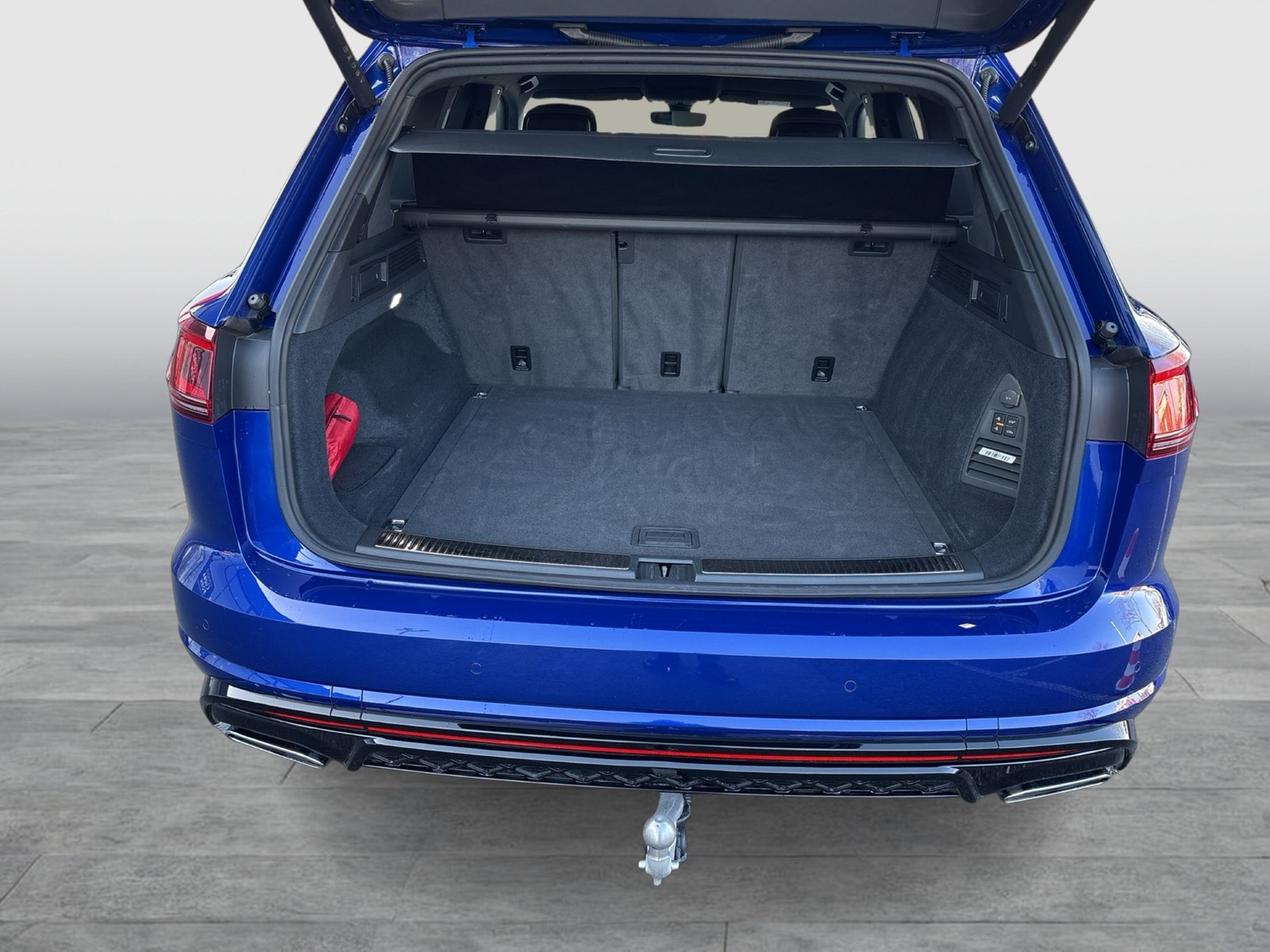 Volkswagen Touareg V6 R-LINE NEUES MODELL AHK CAM HEAD-UP