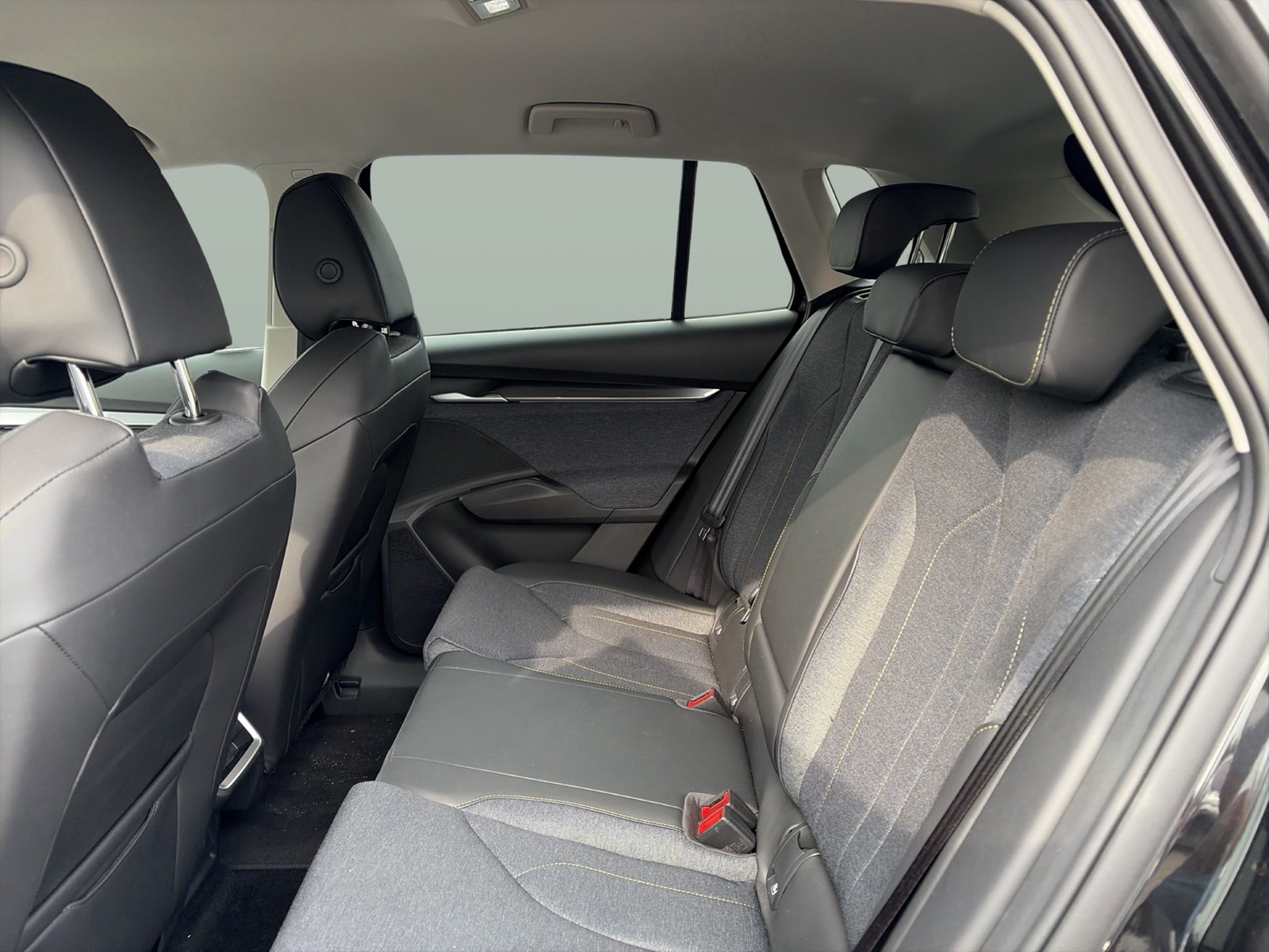 Skoda Elroq 85 LOFT WÄRMEPUMPE AHK CAM ACC LM20 MATRIX