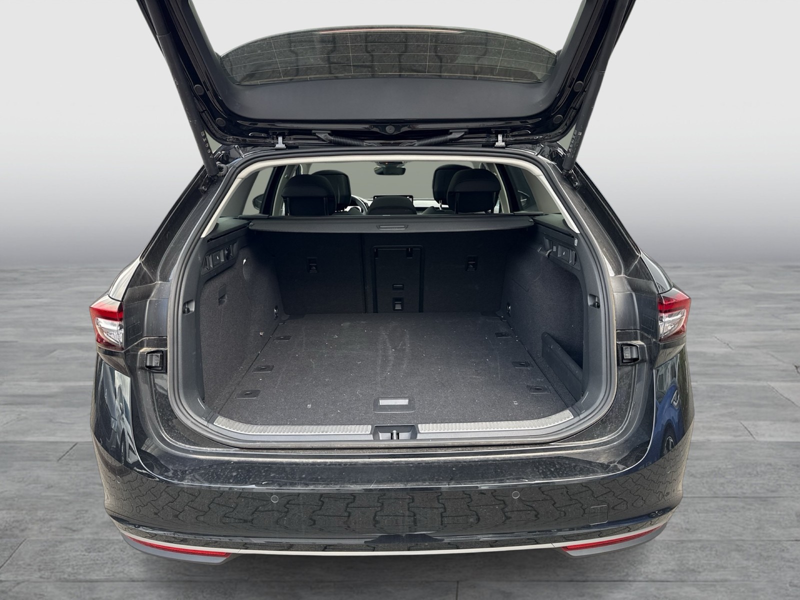 Skoda Superb Combi 2.0 L&K LEDER PANO CANTON AHK CAM
