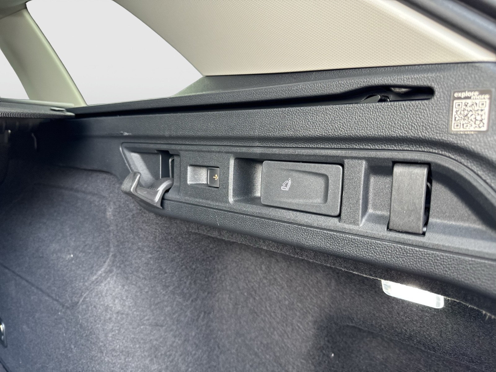 Skoda Superb Combi 2.0 L&K LEDER PANO CANTON AHK CAM