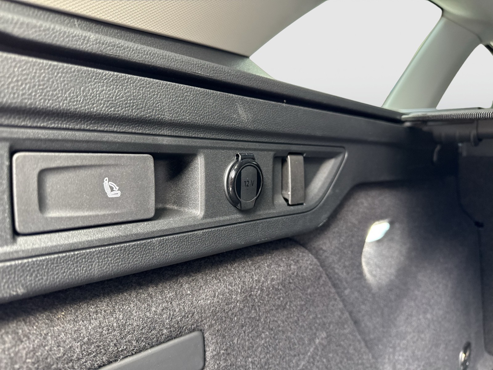 Skoda Superb Combi 2.0 L&K LEDER PANO CANTON AHK CAM