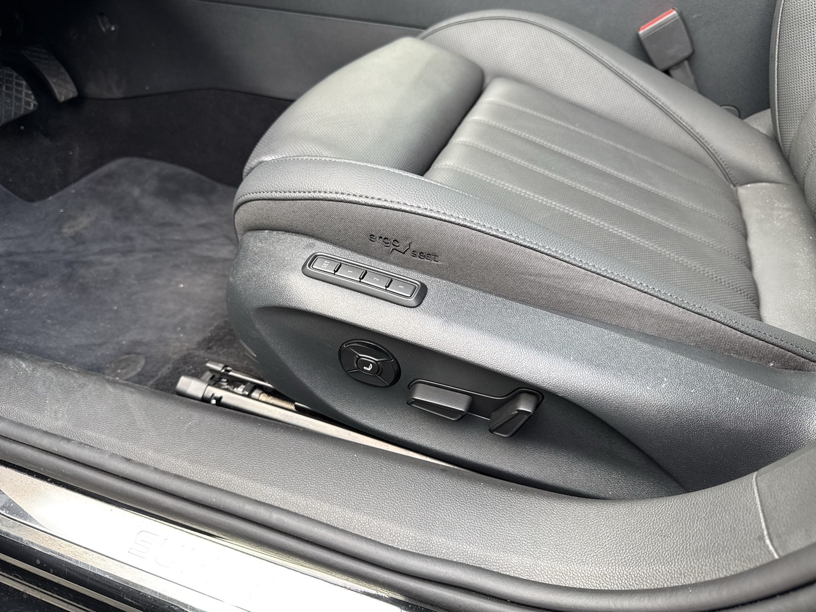 Skoda Superb Combi 2.0 L&K LEDER PANO CANTON AHK CAM
