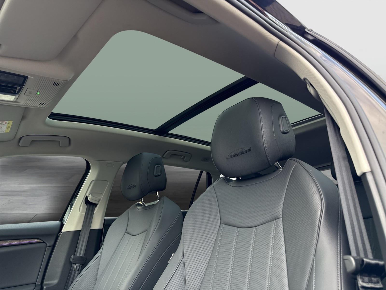 Skoda Superb Combi 2.0 L&K LEDER PANO CANTON AHK CAM