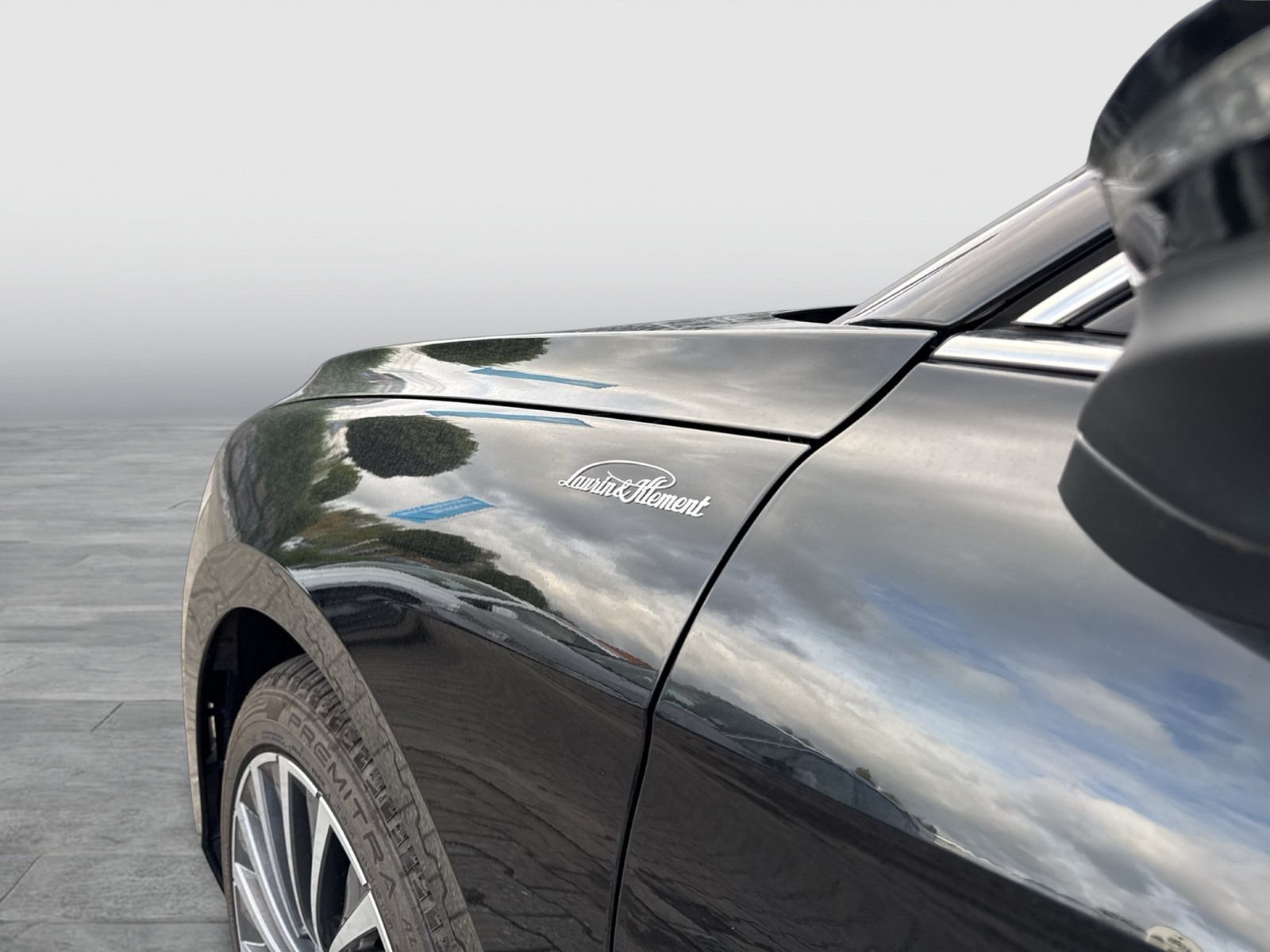 Skoda Superb Combi 2.0 L&K LEDER PANO CANTON AHK CAM