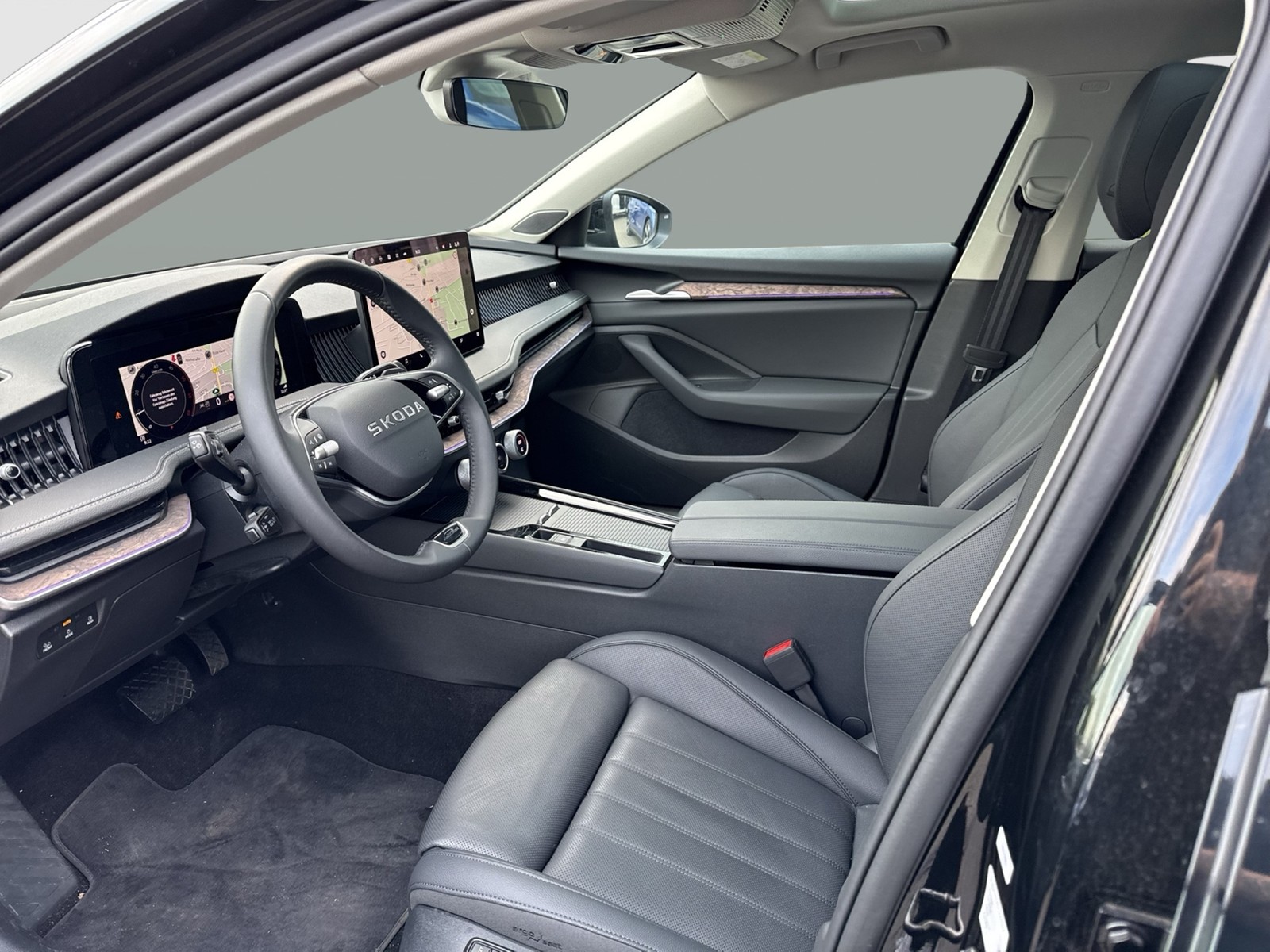 Skoda Superb Combi 2.0 L&K LEDER PANO CANTON AHK CAM