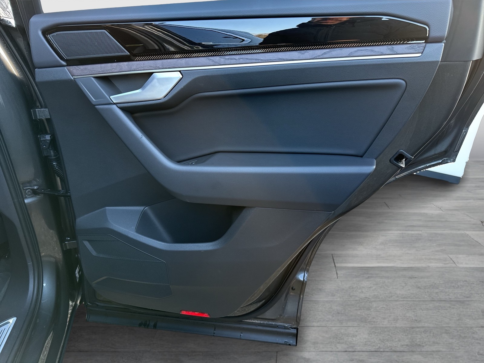 Volkswagen Touareg V6 ELEGANCE NEUESMODELL AHK CAM ACC LM19