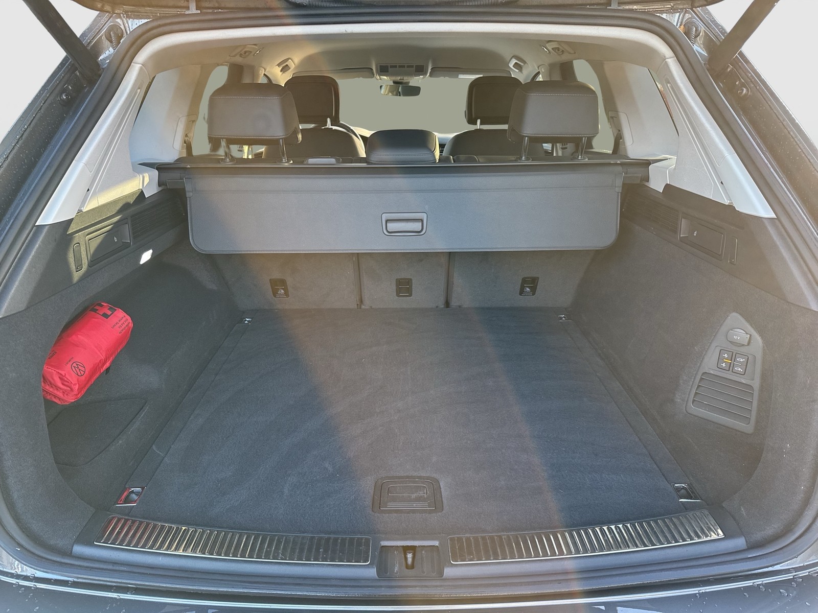 Volkswagen Touareg V6 ELEGANCE NEUESMODELL AHK CAM ACC LM19